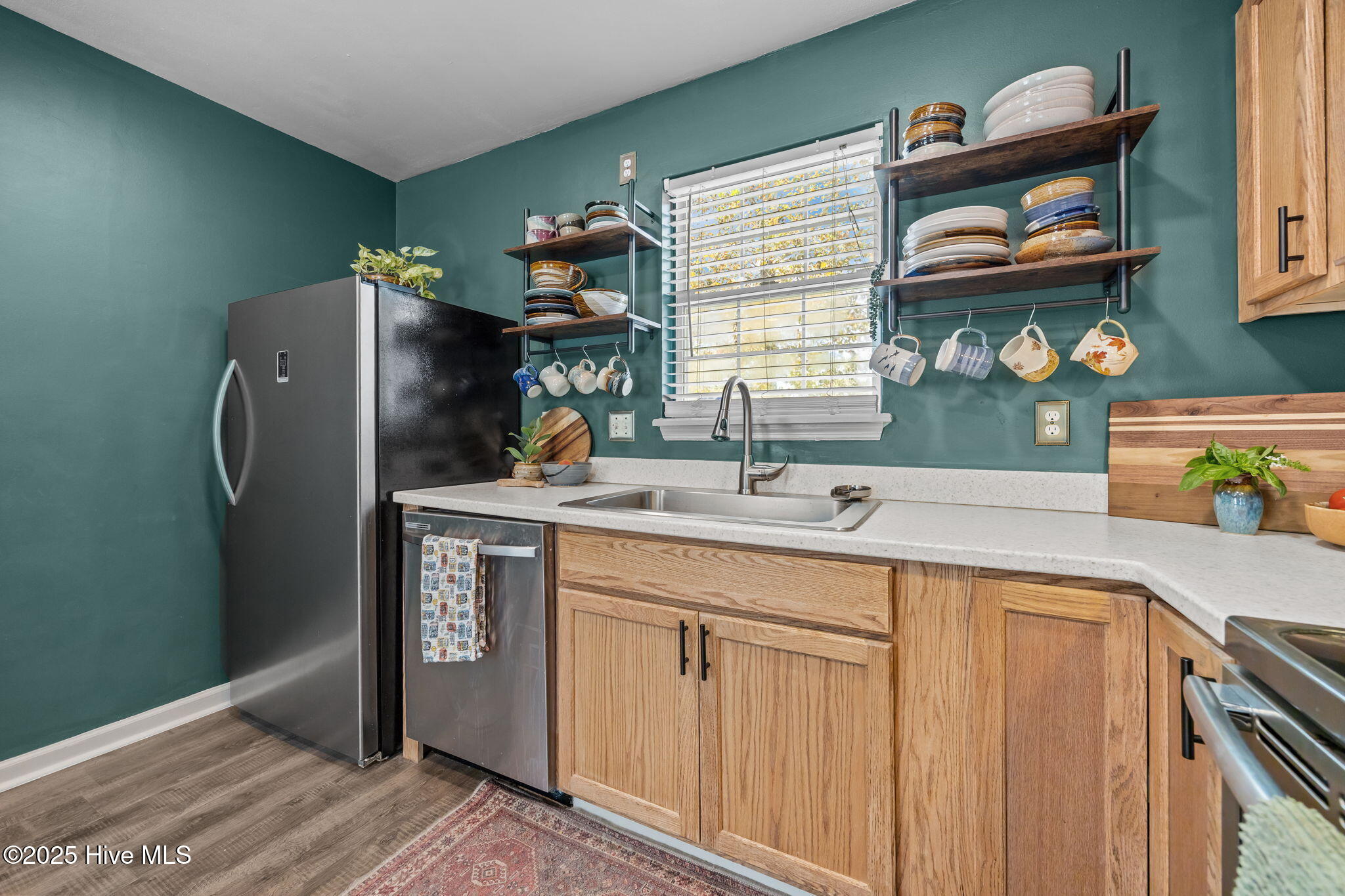 100545928 | Photo 11