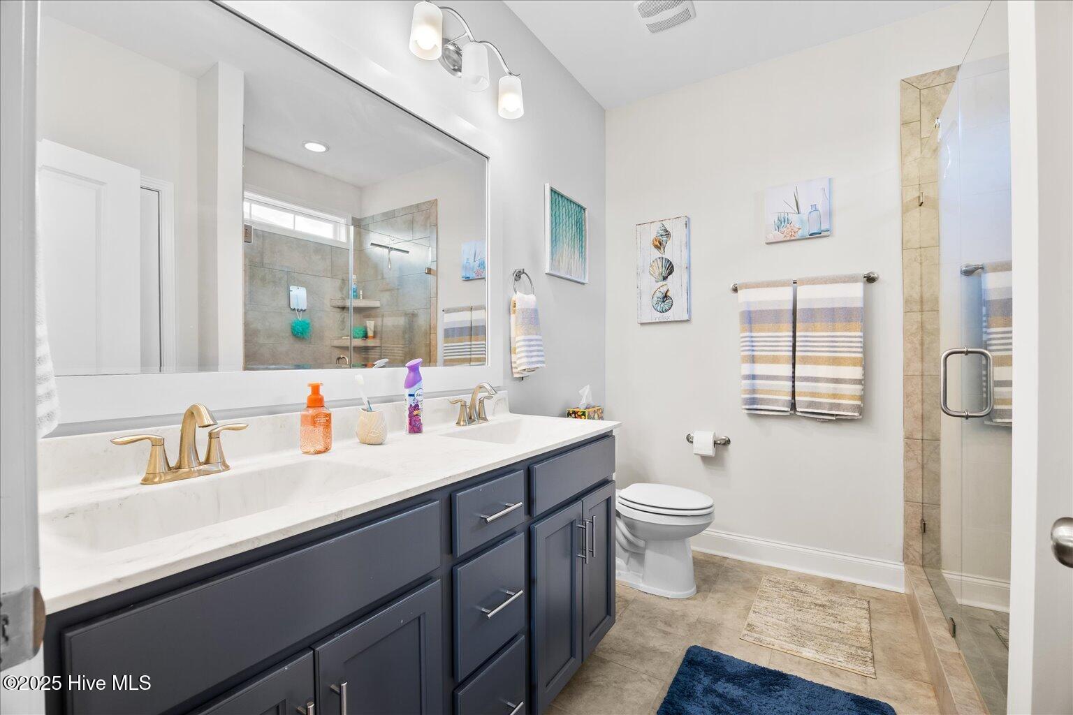 100549643 | Photo 27