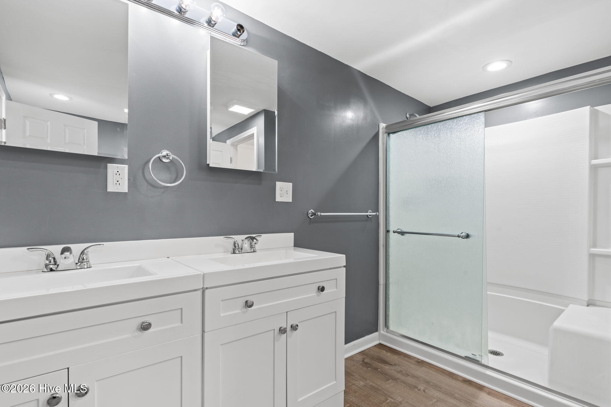 100551725 | Photo 51