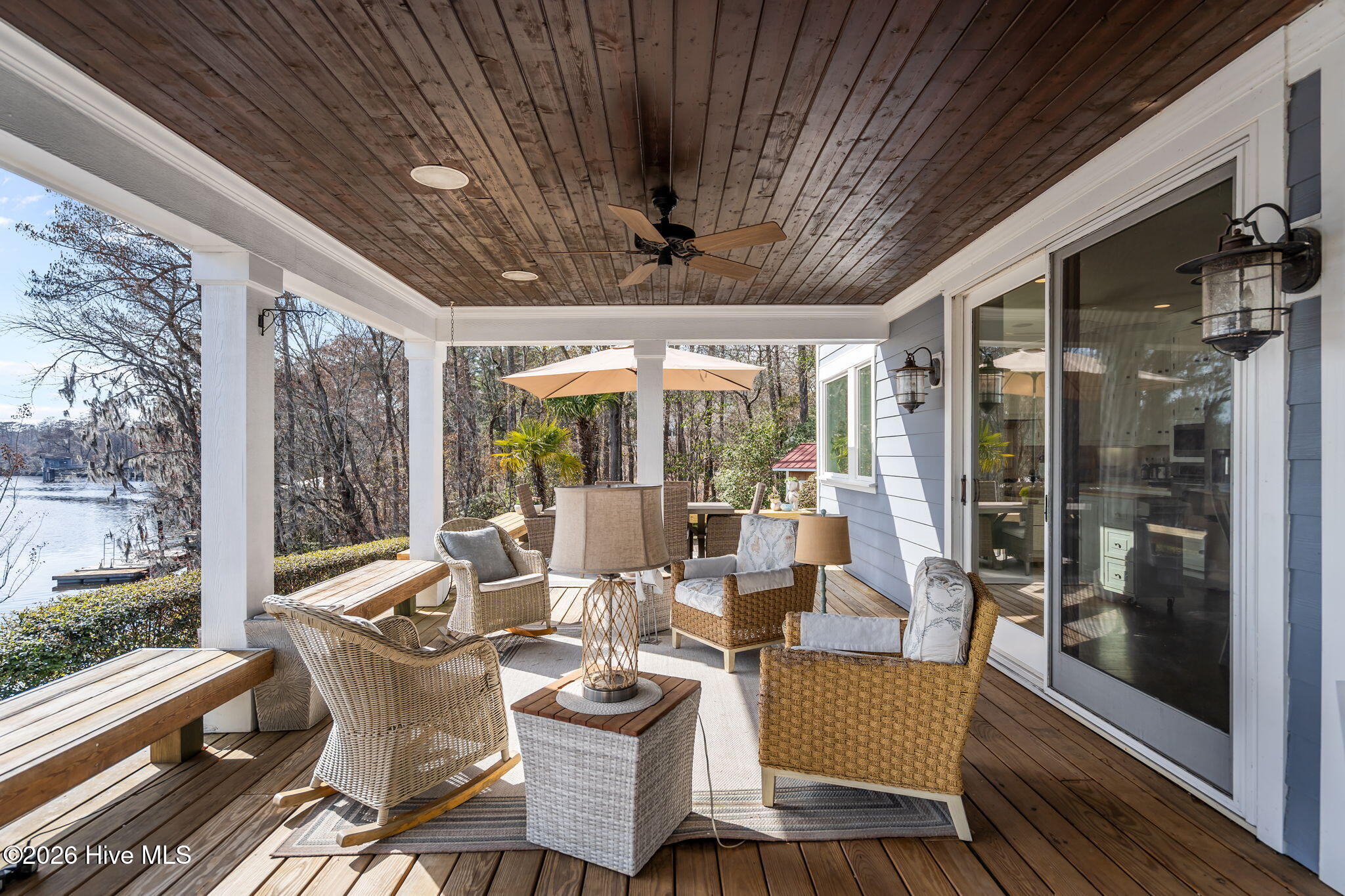 100555800 | Photo 57