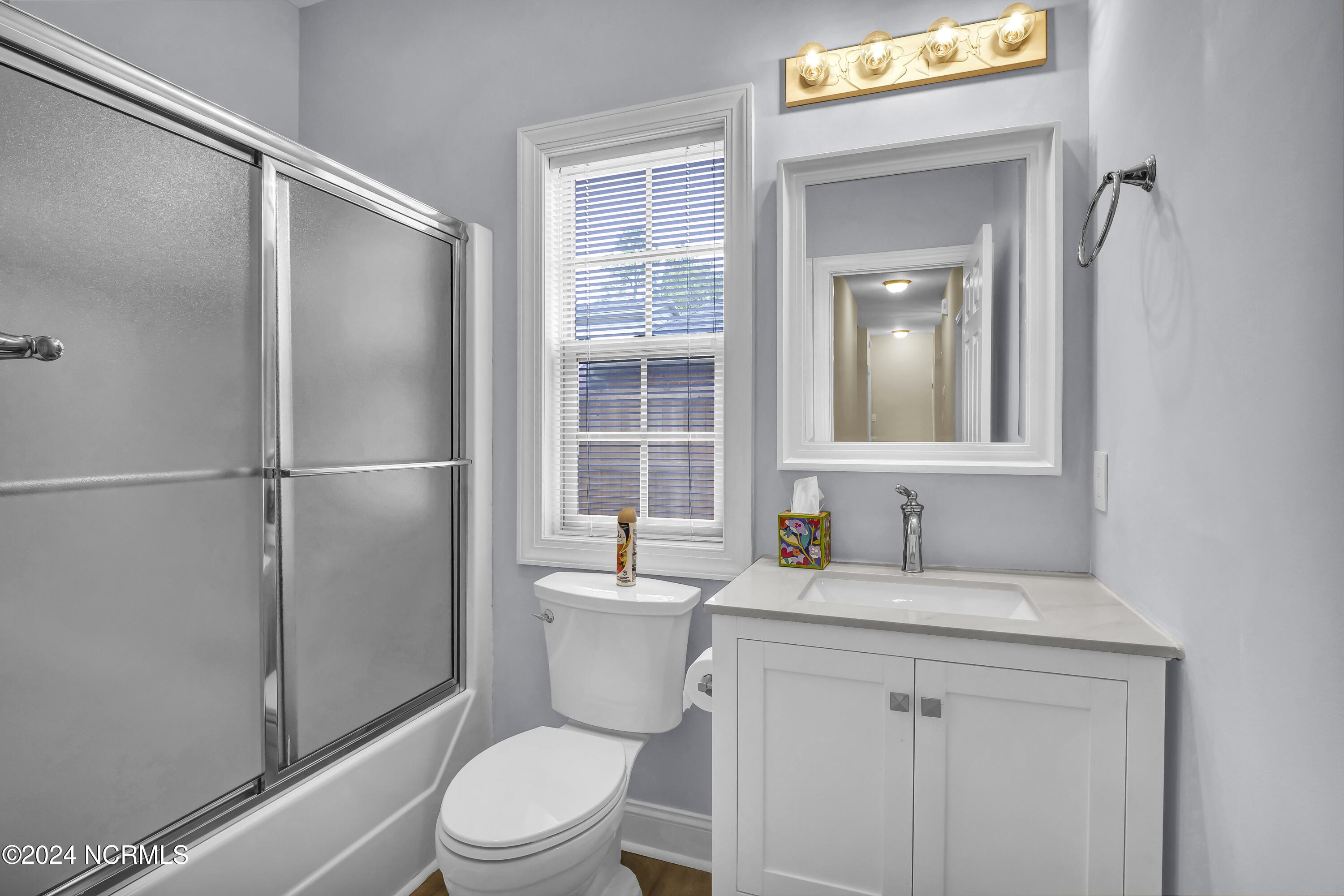 100567589 | Photo 23