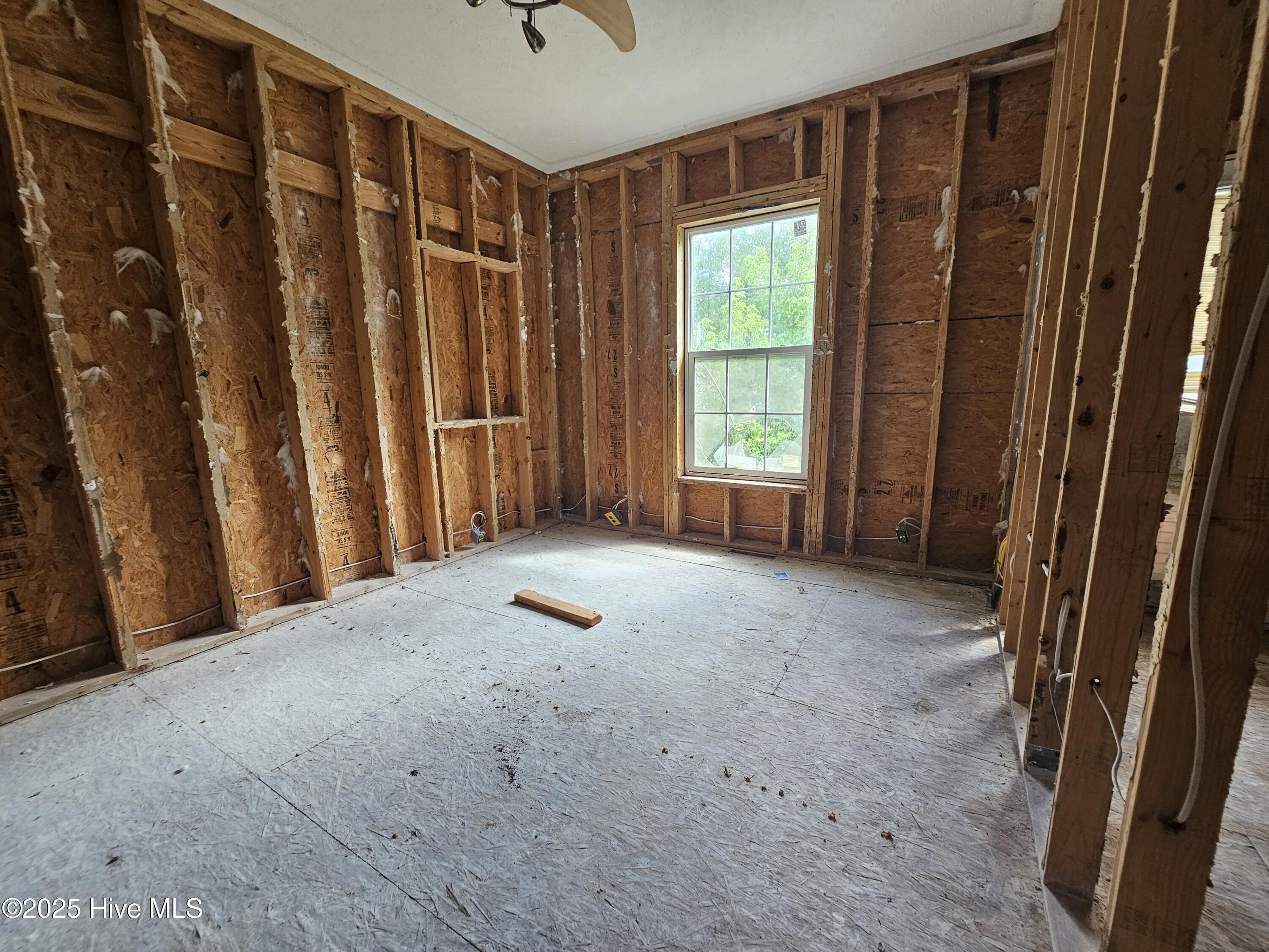 100521326 | Photo 13