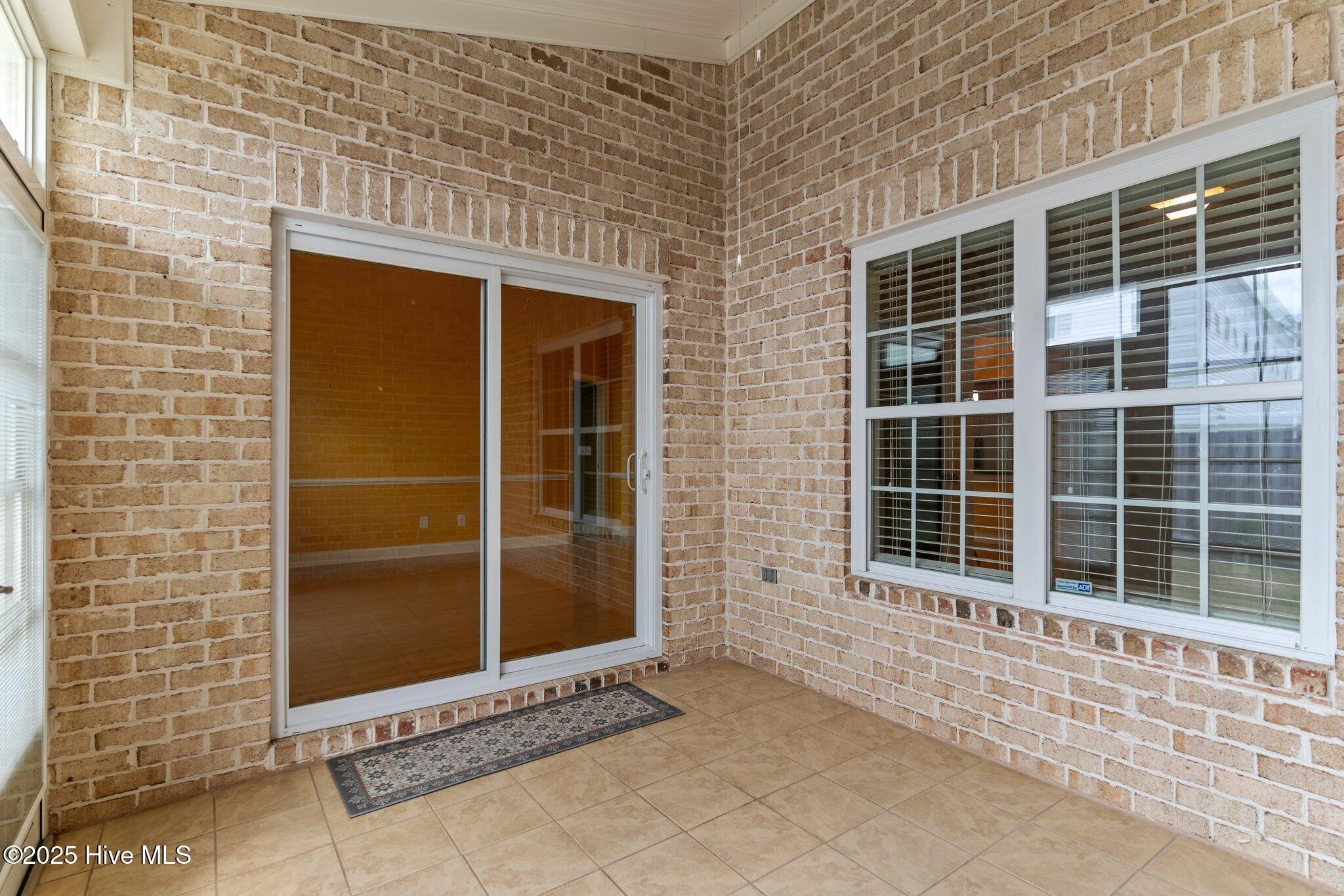 100513214 | Photo 37