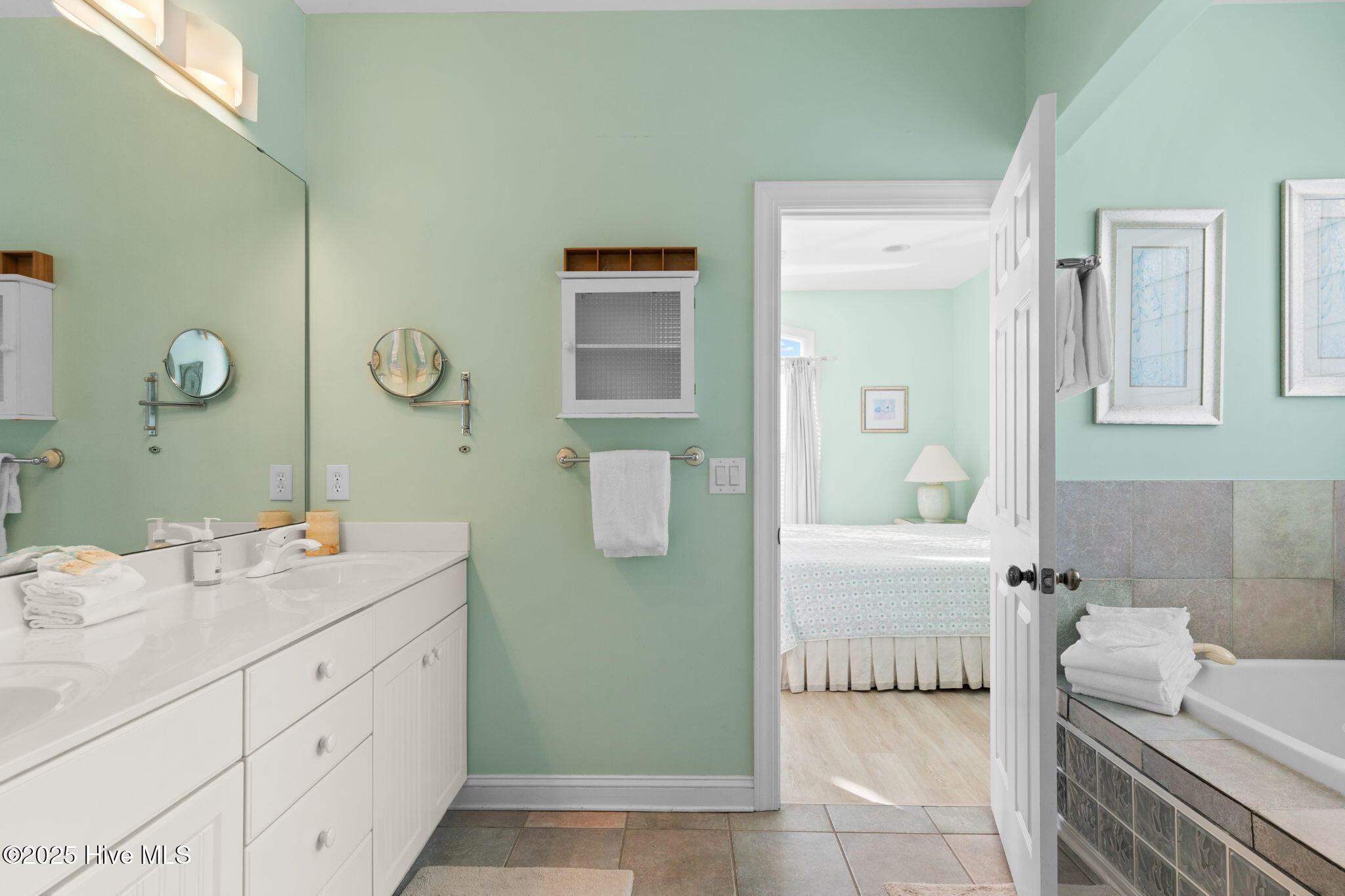 100541460 | Photo 35