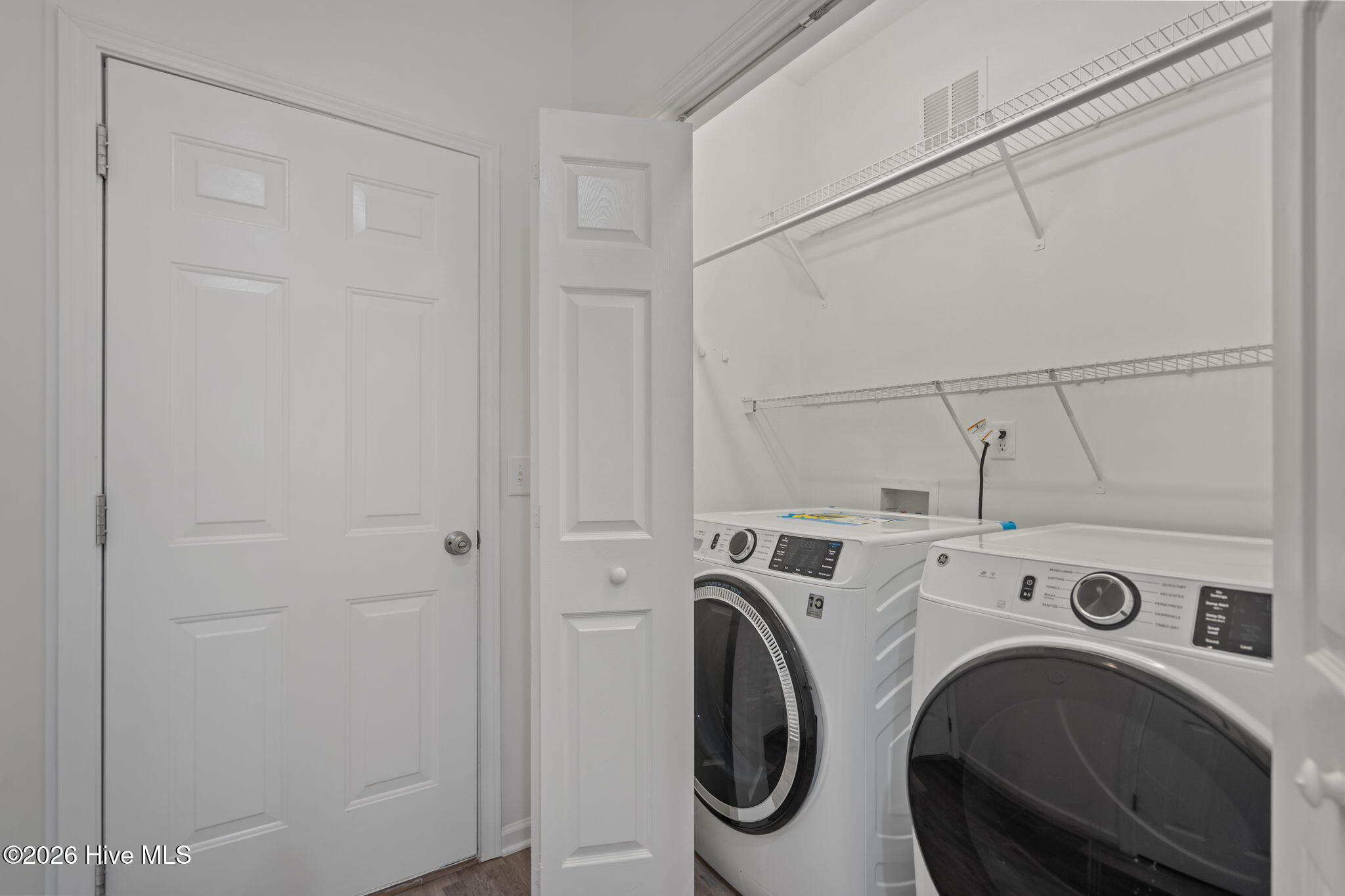 100569806 | Photo 26