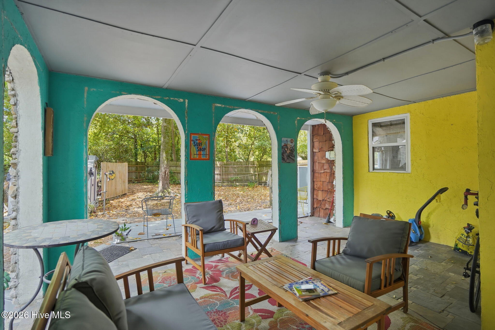 100570654 | Photo 32