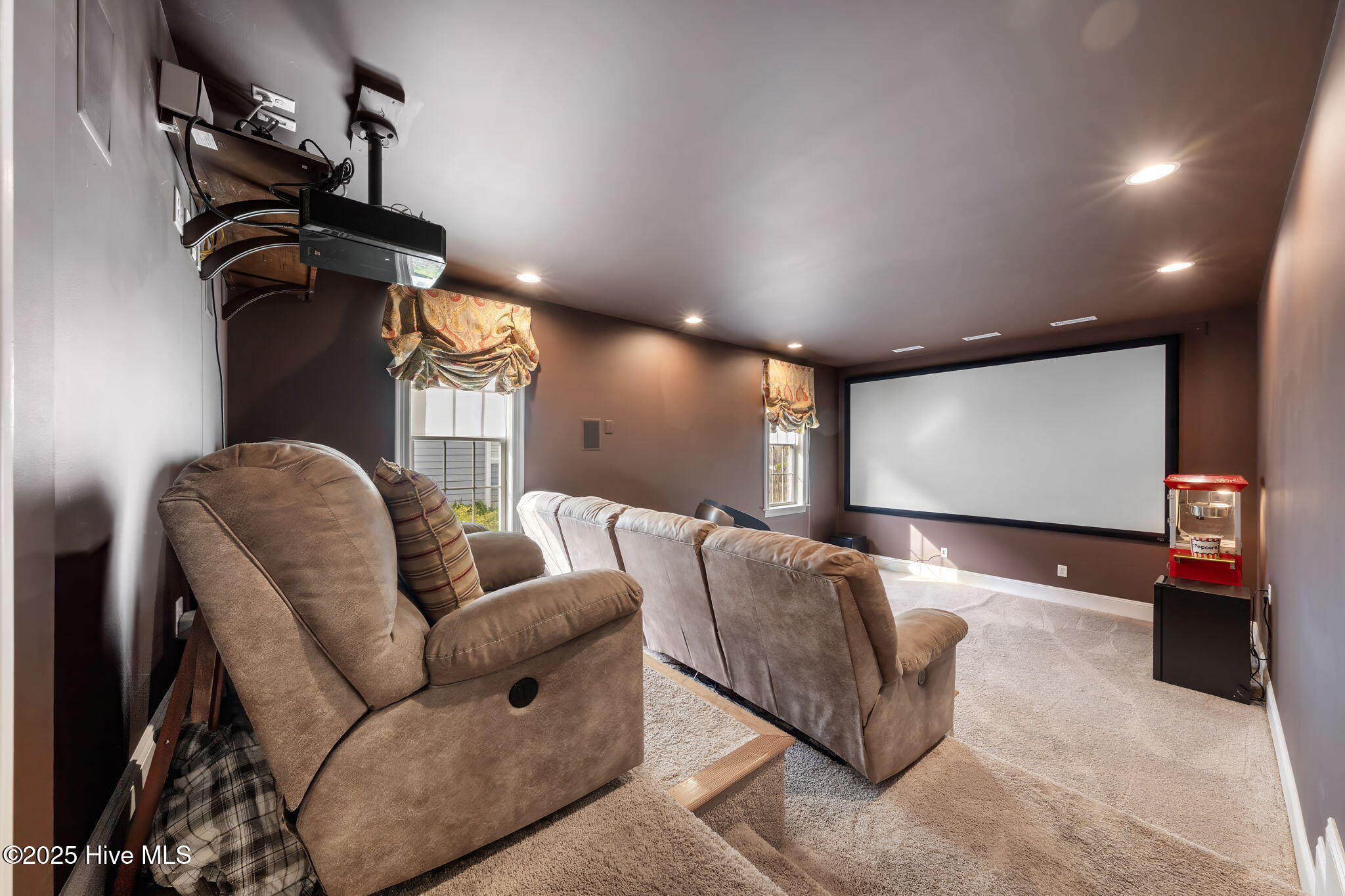 100544684 | Photo 50