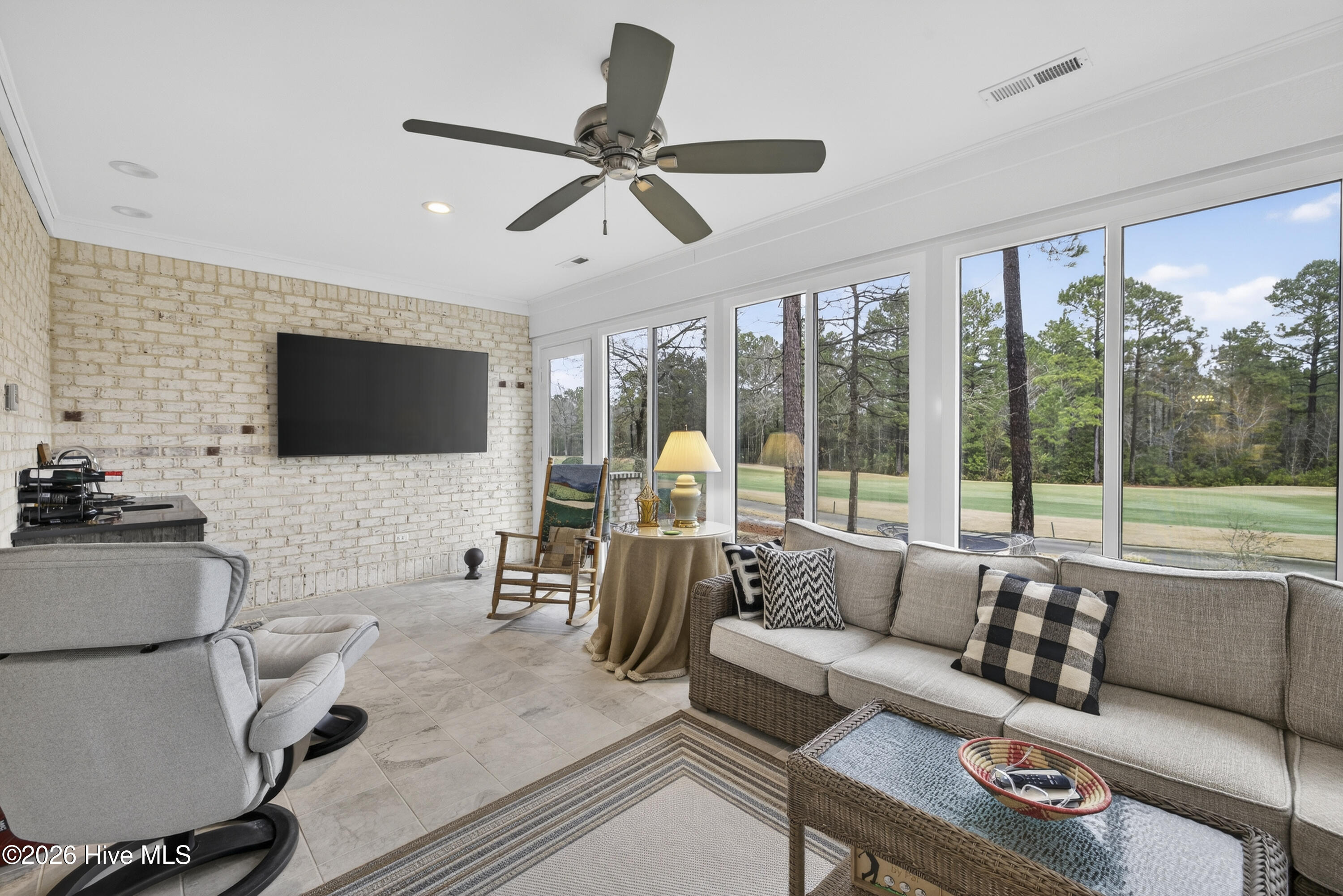 100551916 | Photo 18