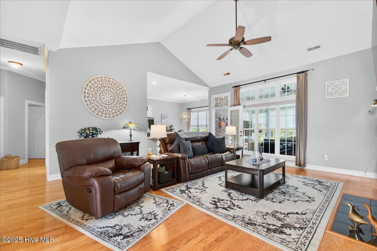 100535406 | Photo 12