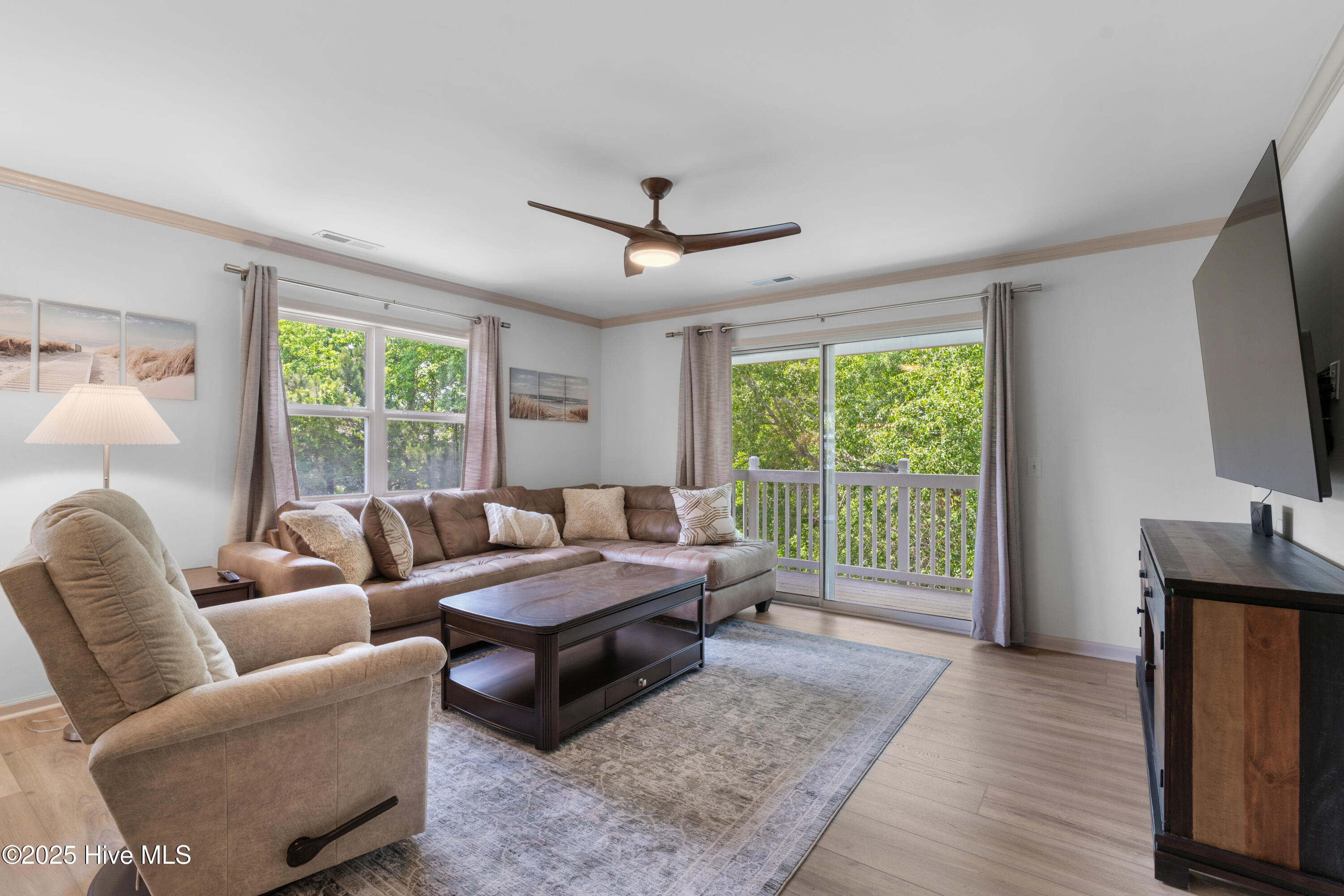 100551336 | Photo 12