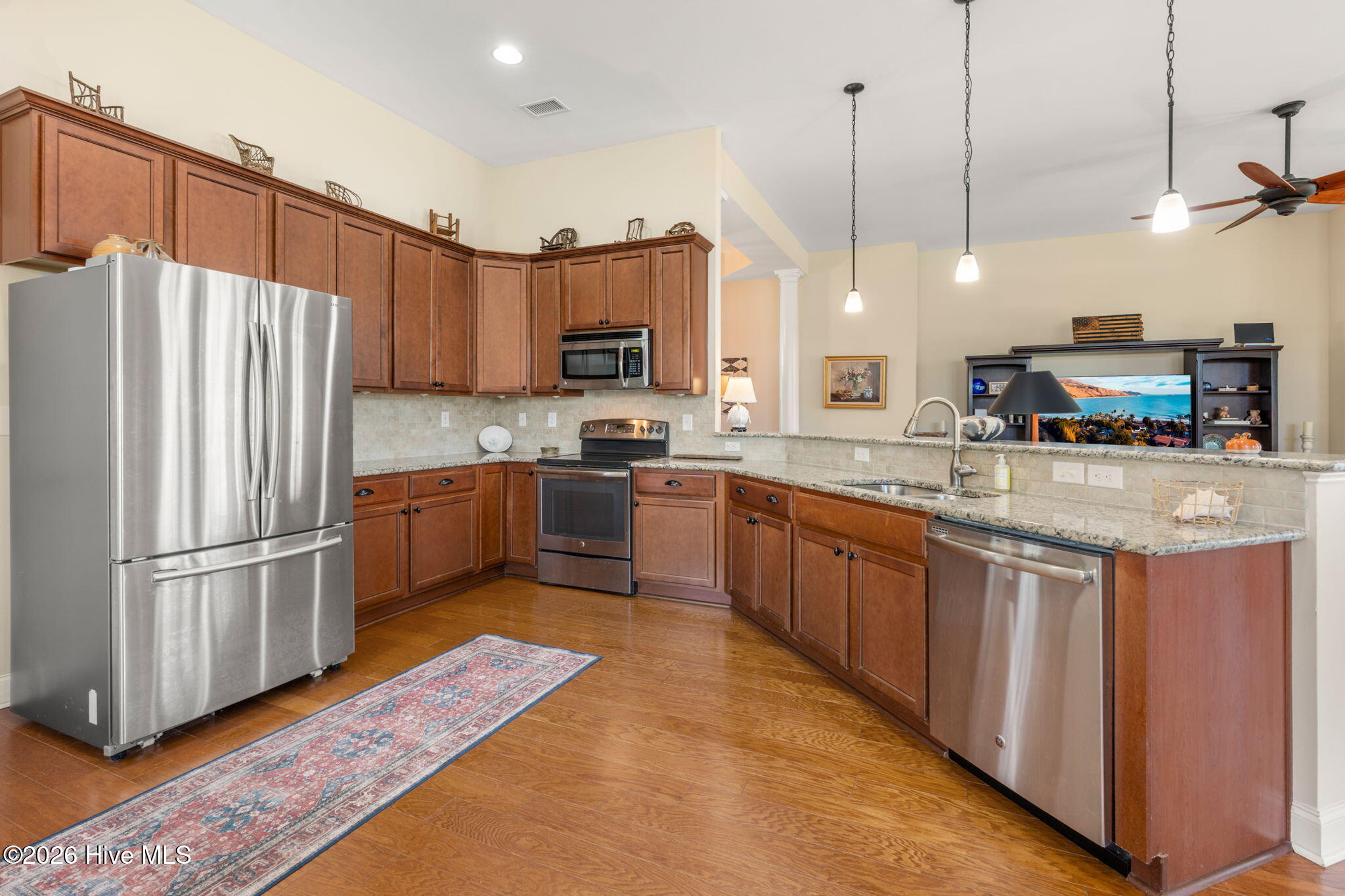 100569194 | Photo 12