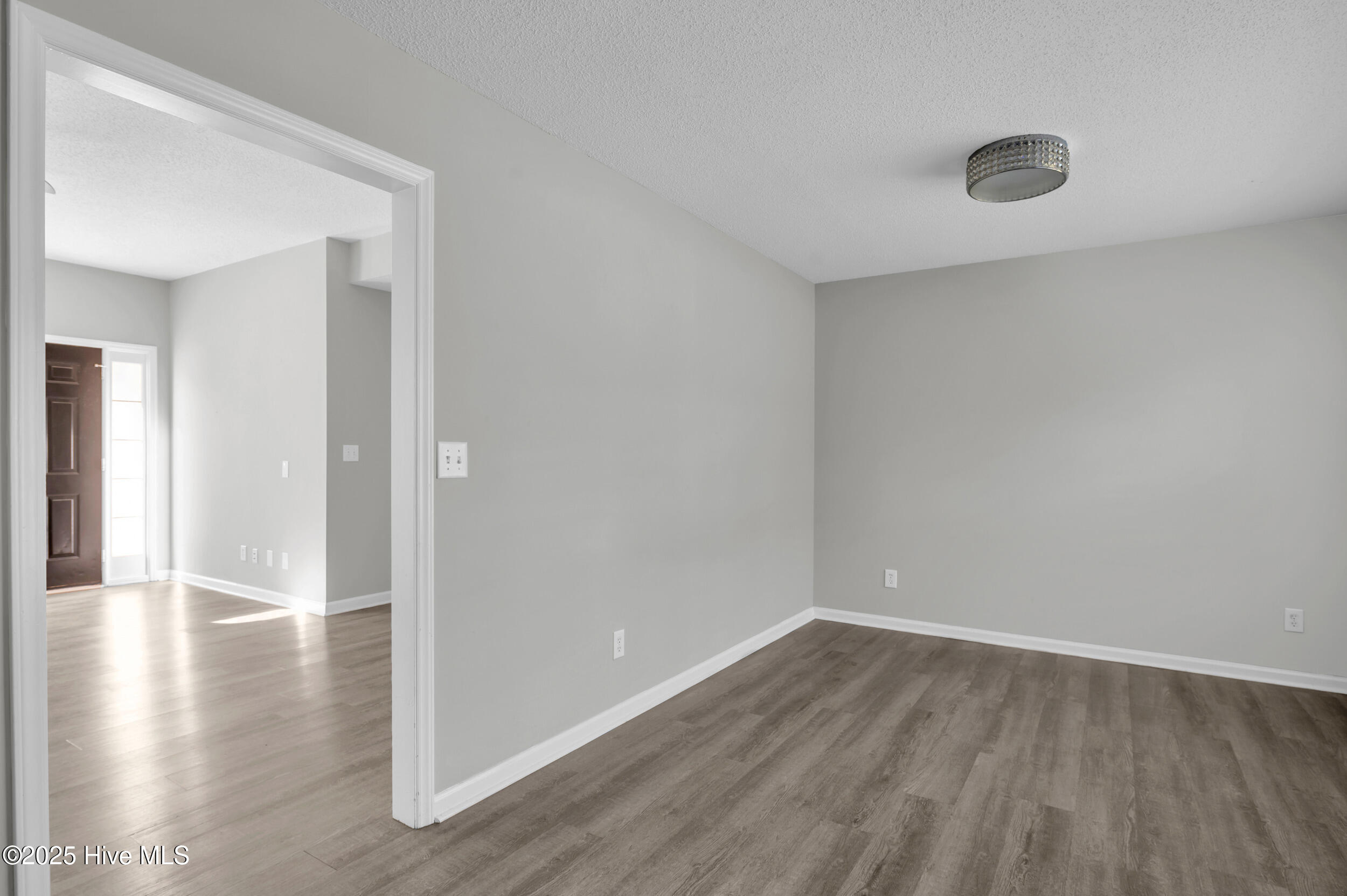 100536946 | Photo 11