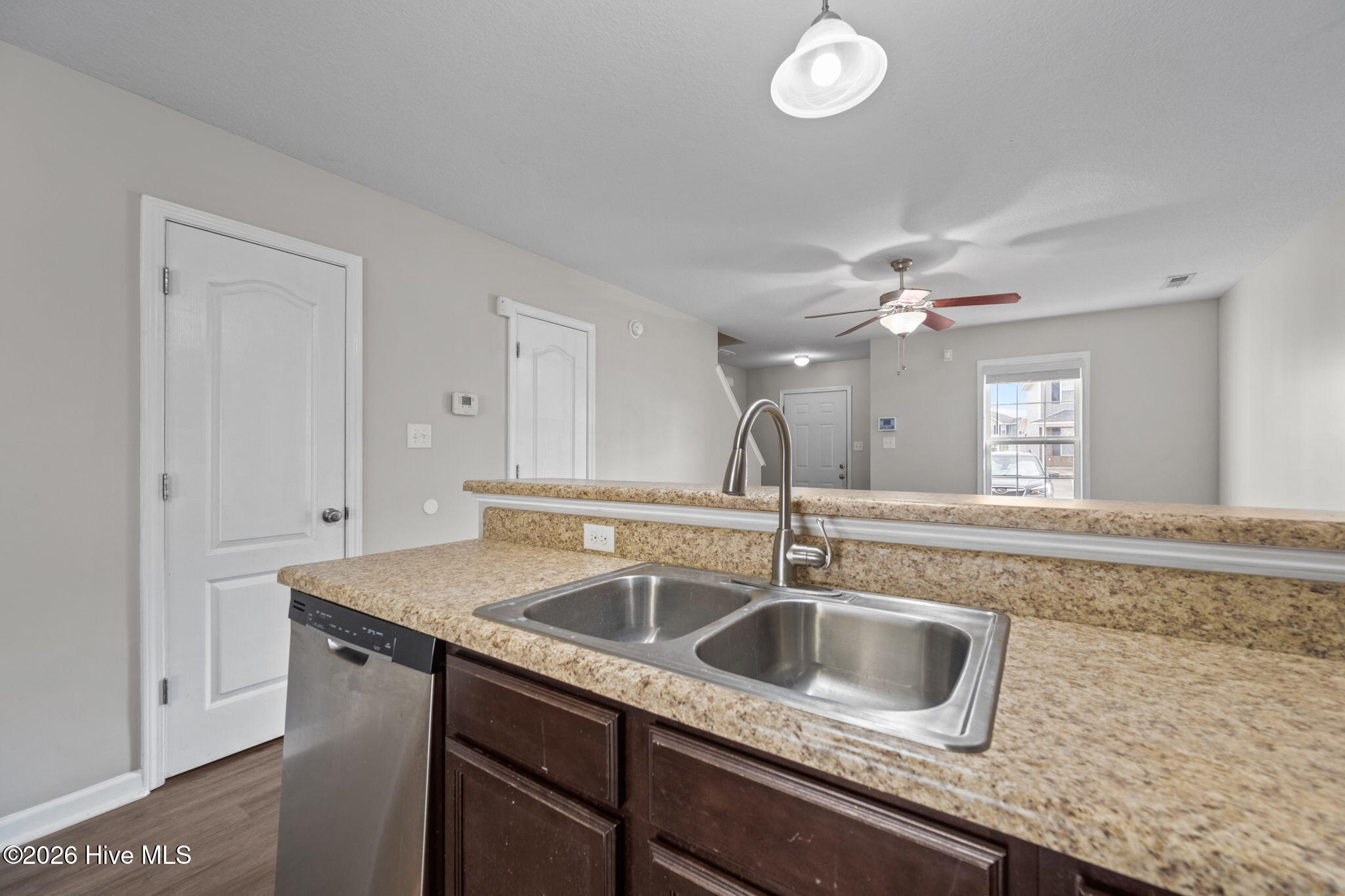 100549105 | Photo 42