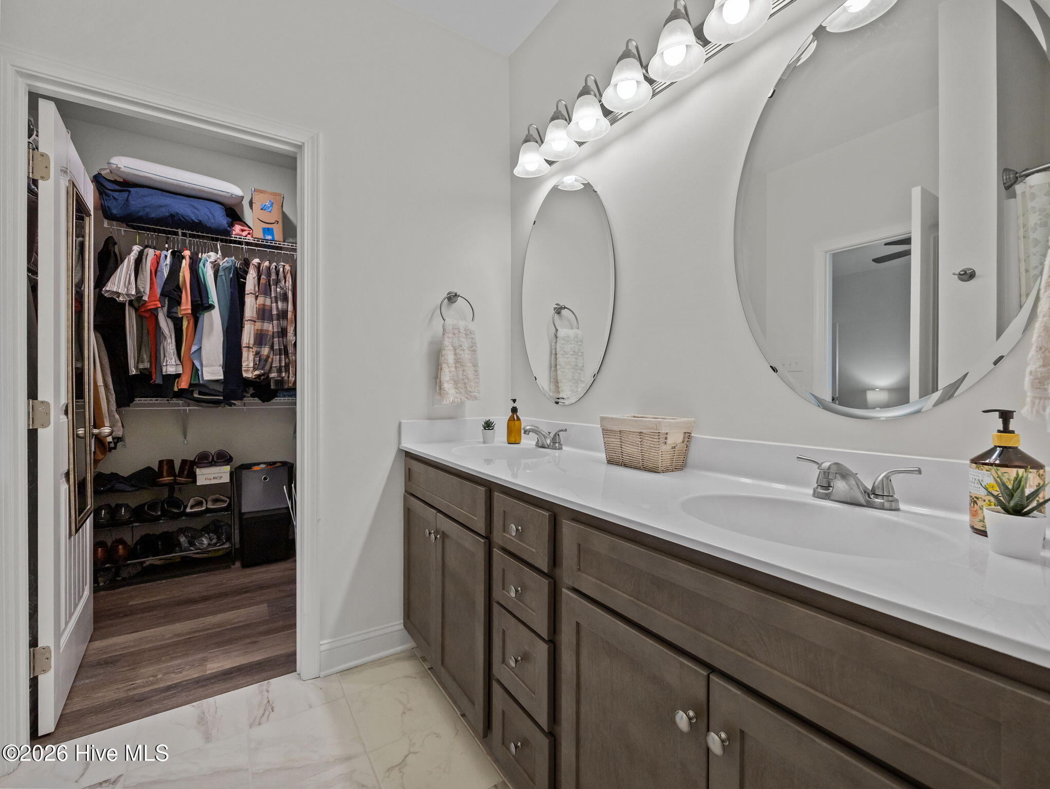 100569274 | Photo 21