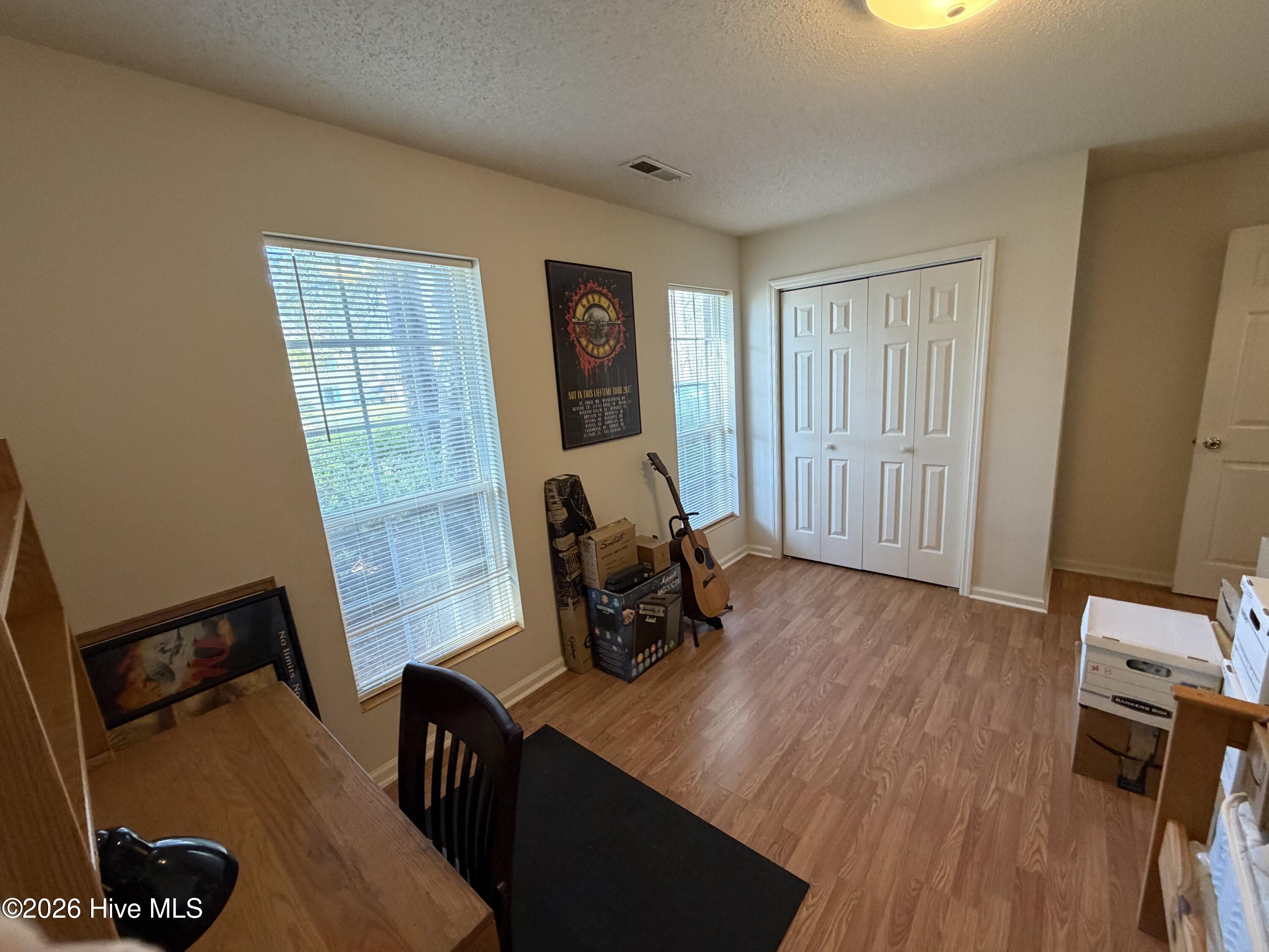 100561794 | Photo 14