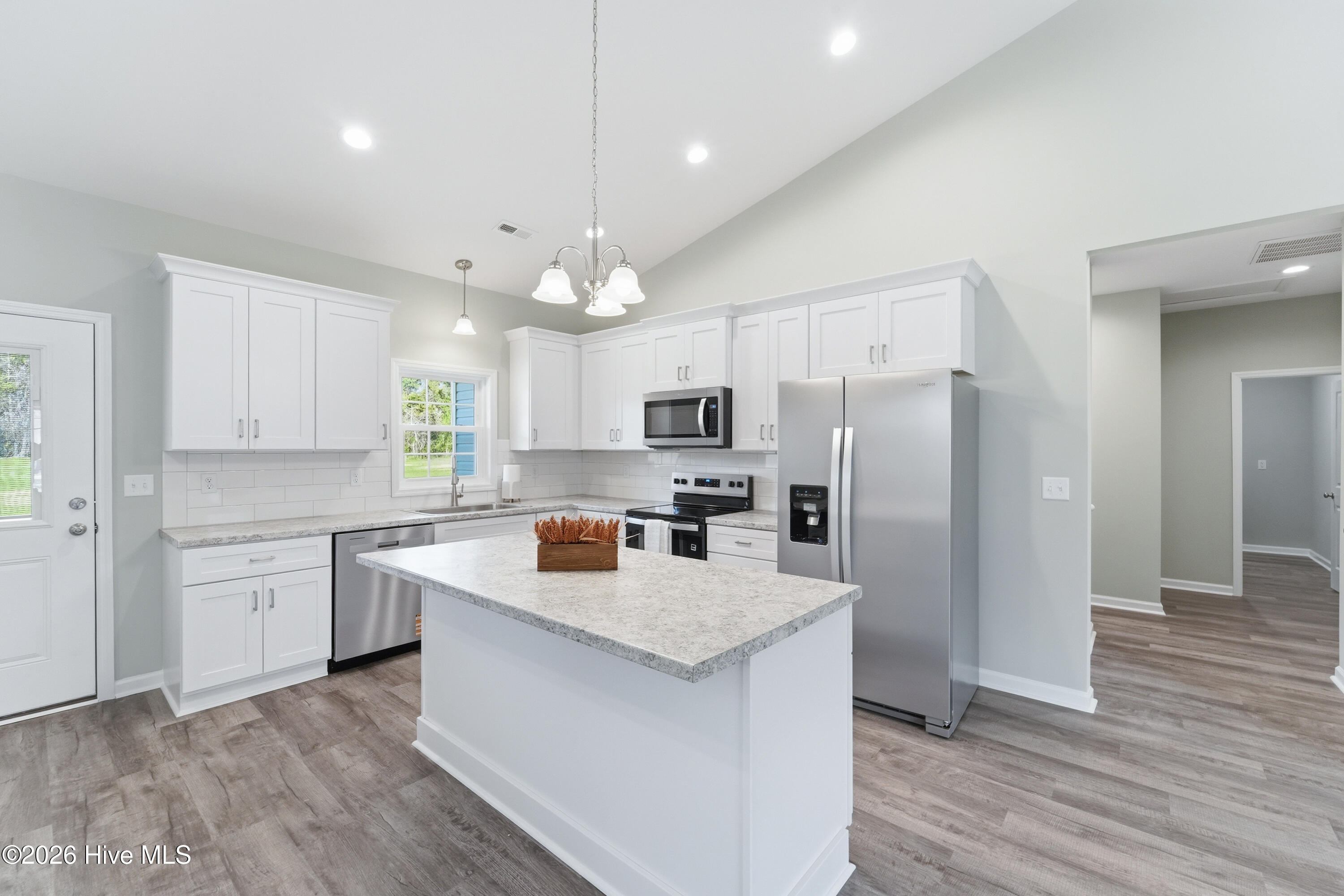 100562005 | Photo 12