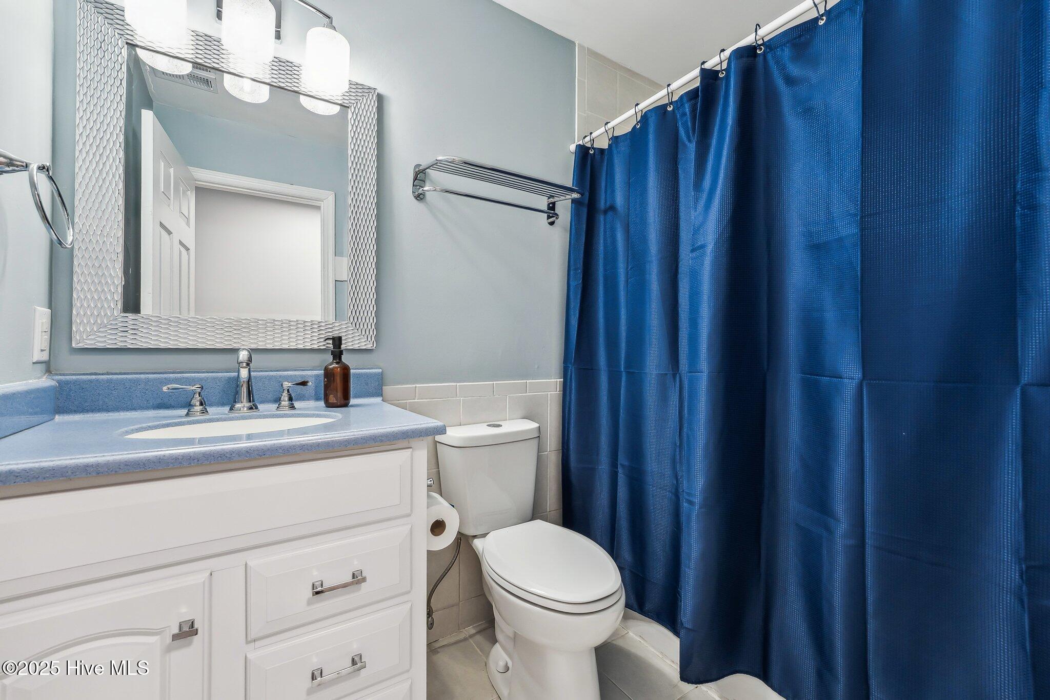 100562978 | Photo 28