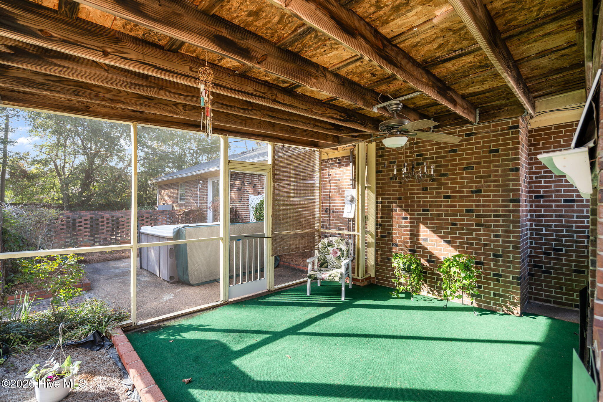 100558316 | Photo 40