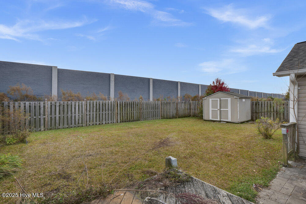 100560042 | Photo 24