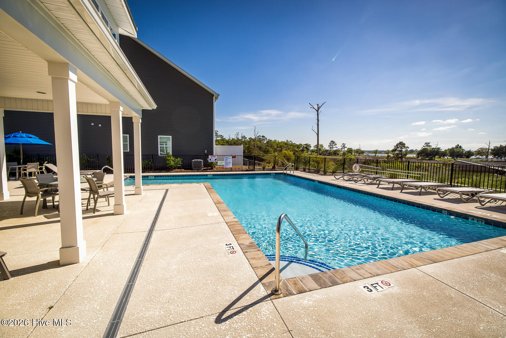 100570599 | Photo 37