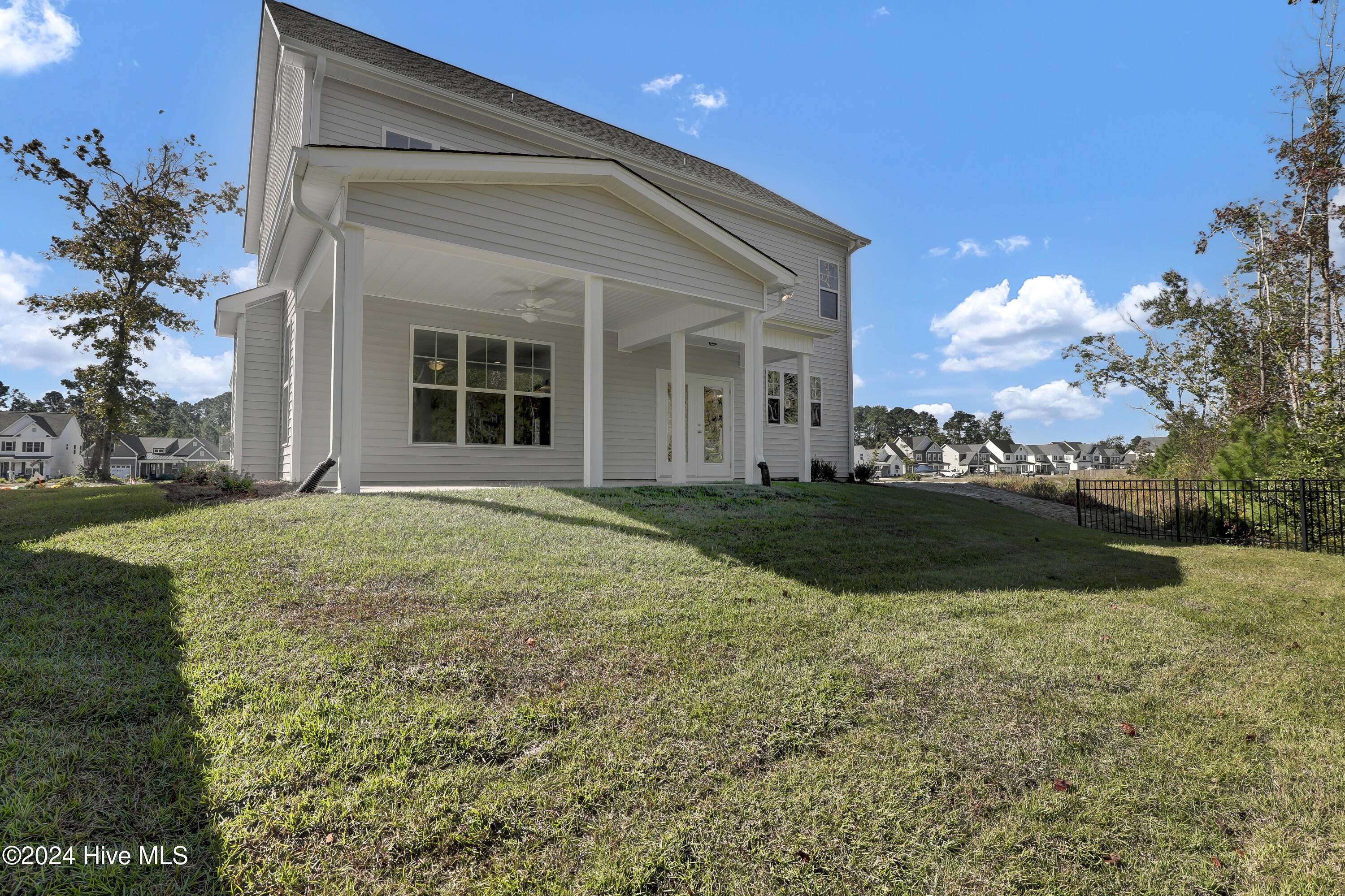 100477041 | Photo 28