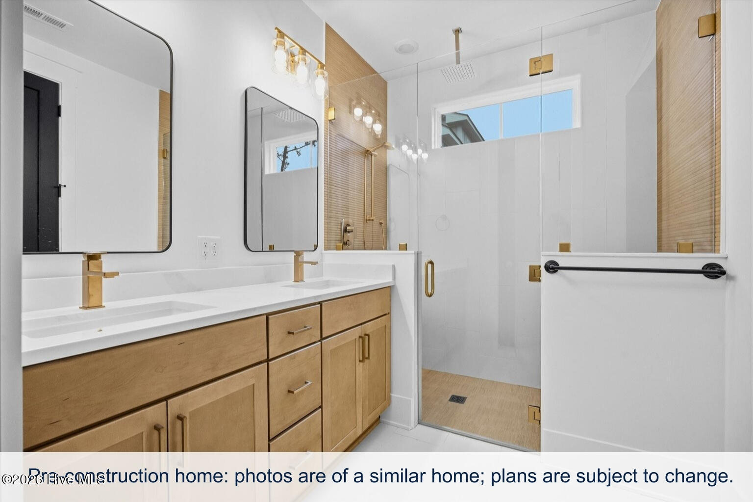 100567849 | Photo 22