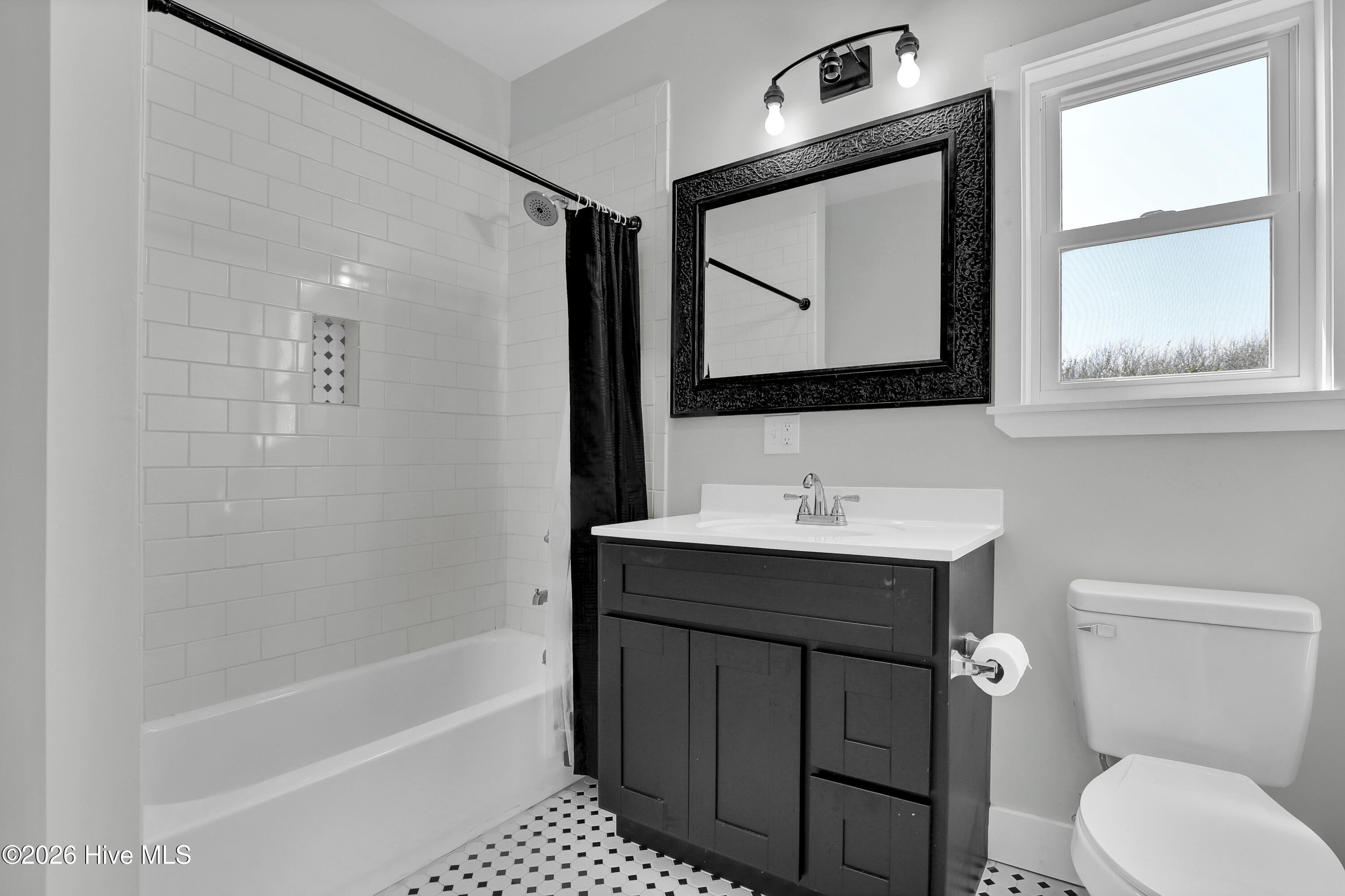 100551394 | Photo 42