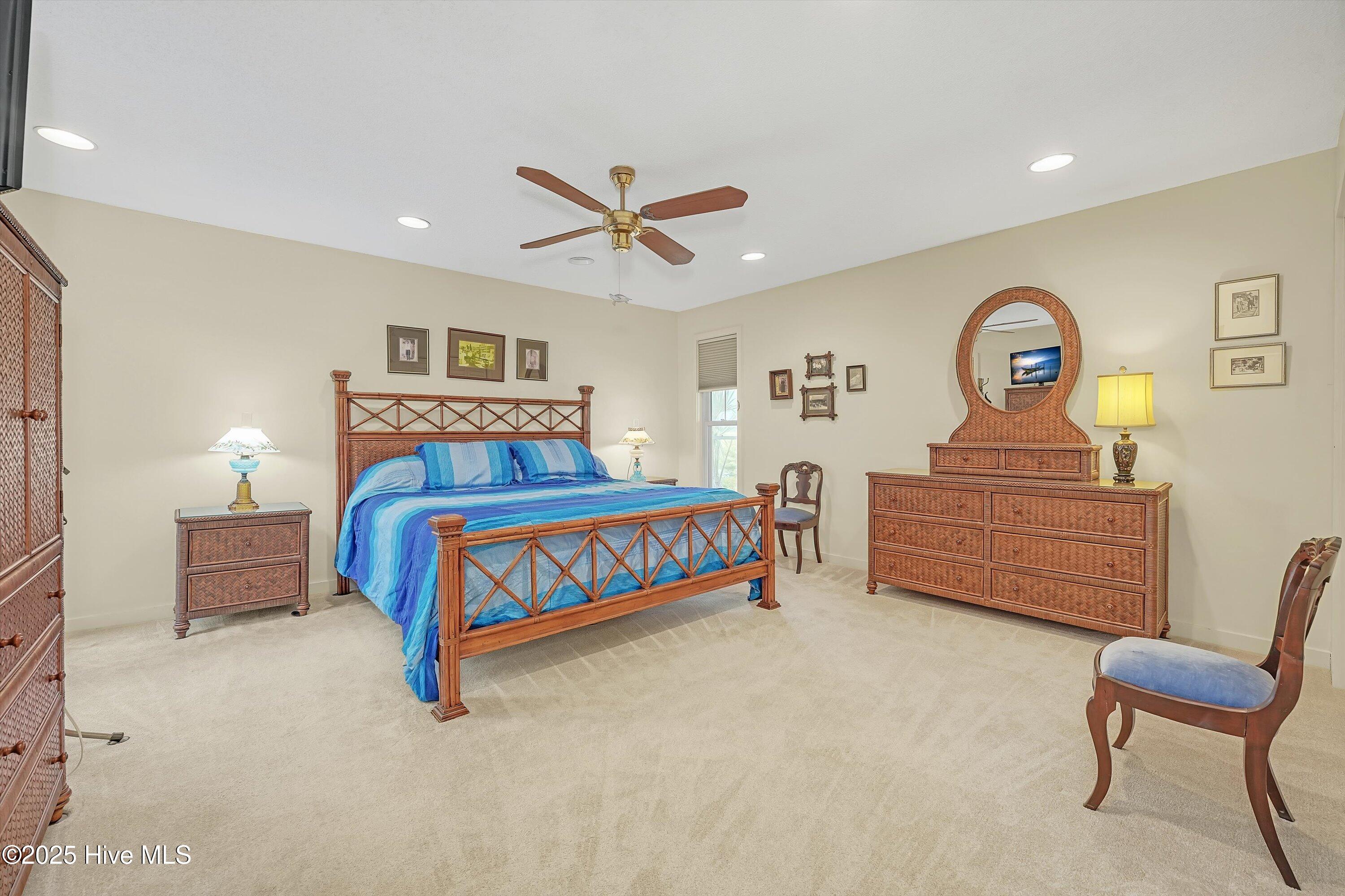 100522322 | Photo 13