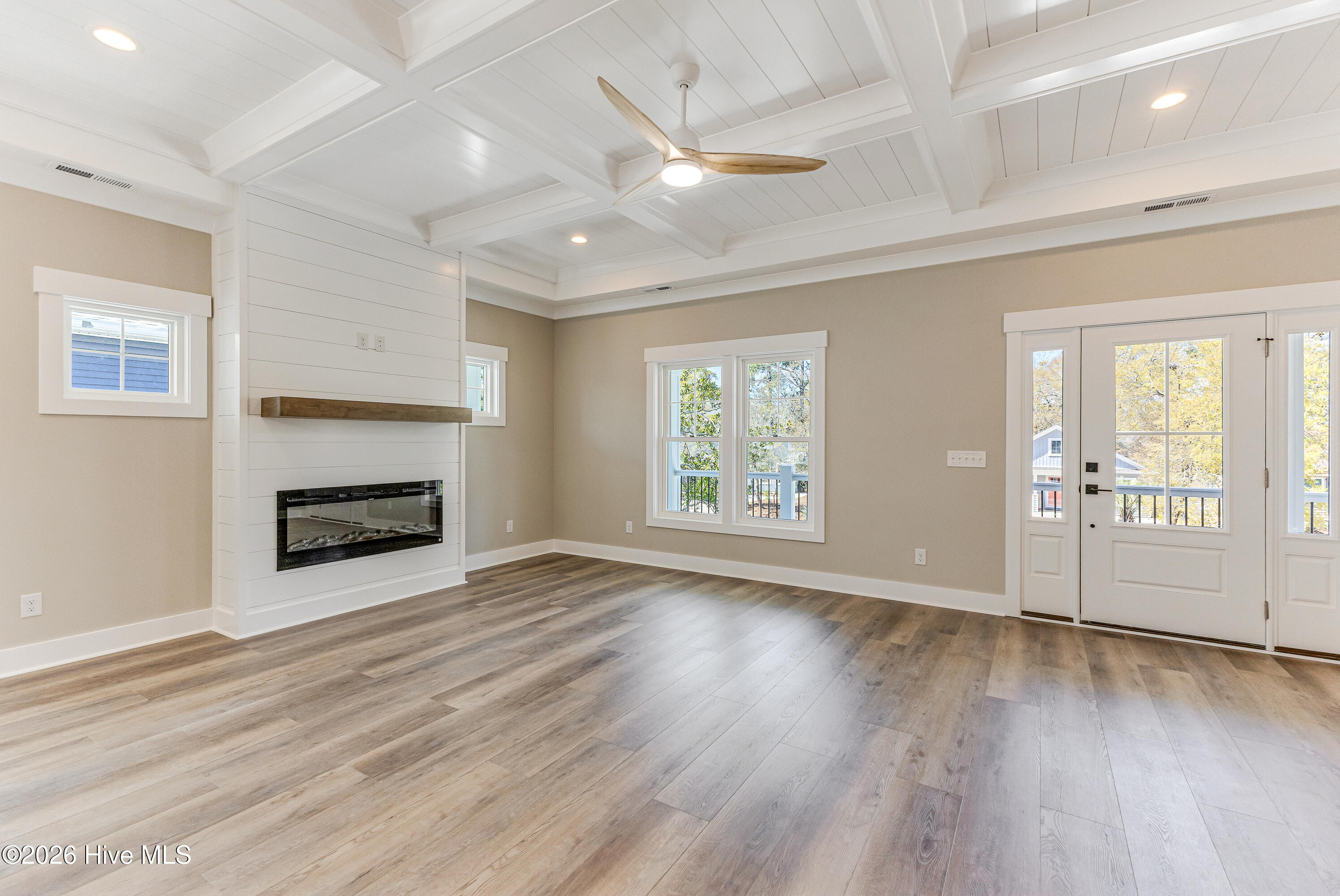 100564365 | Photo 10