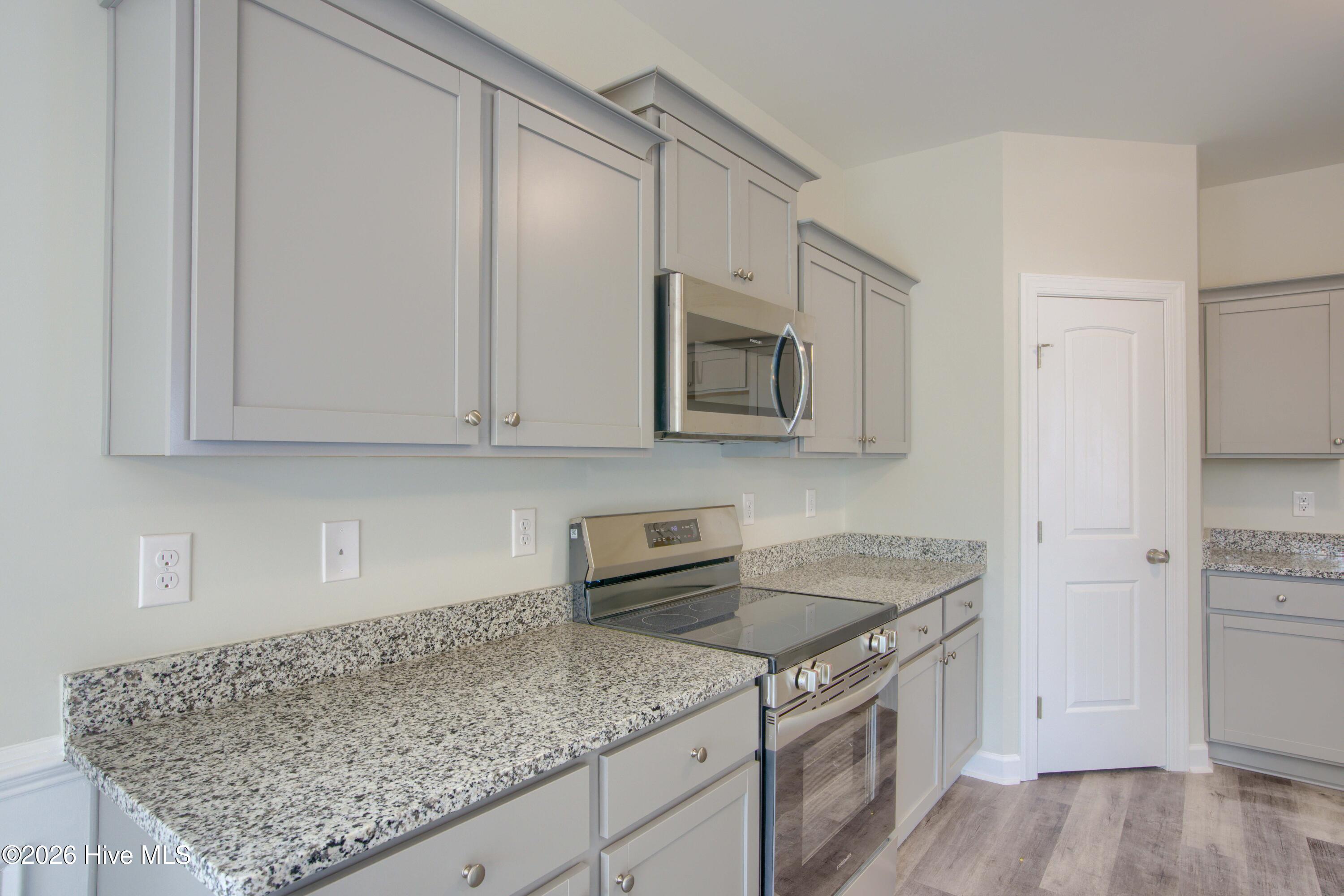 100527723 | Photo 15