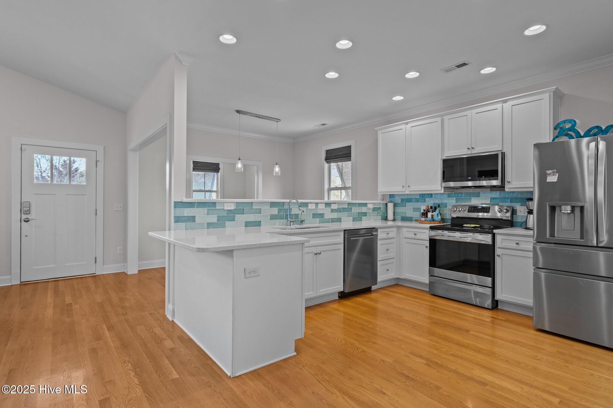 418 Columbia Avenue, Carolina Beach, NC 28428 – photo 6: 27-web-or-mls-DSC03842