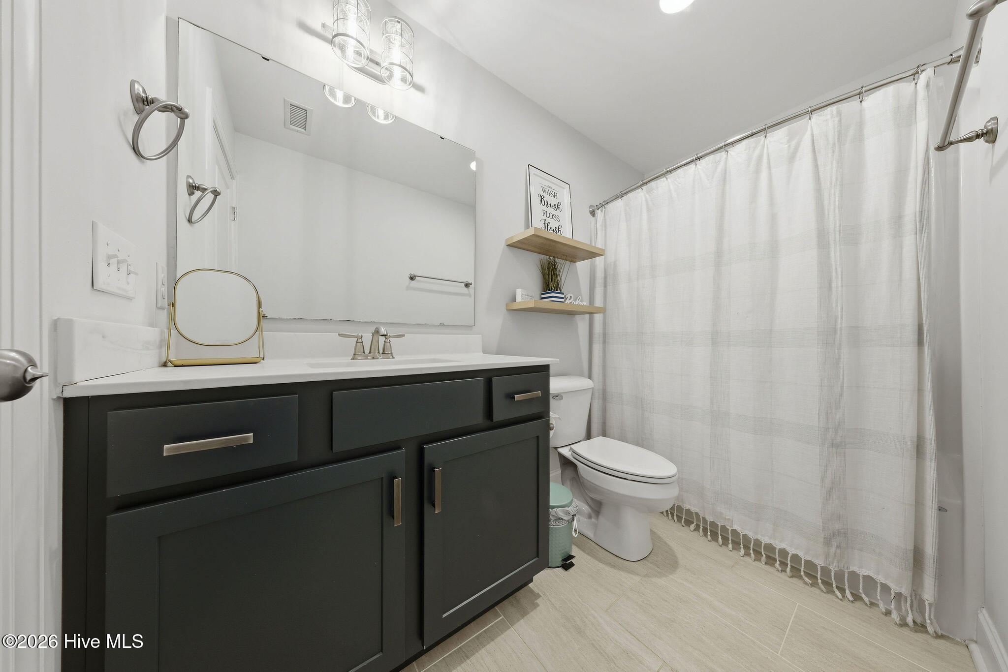 100561271 | Photo 28