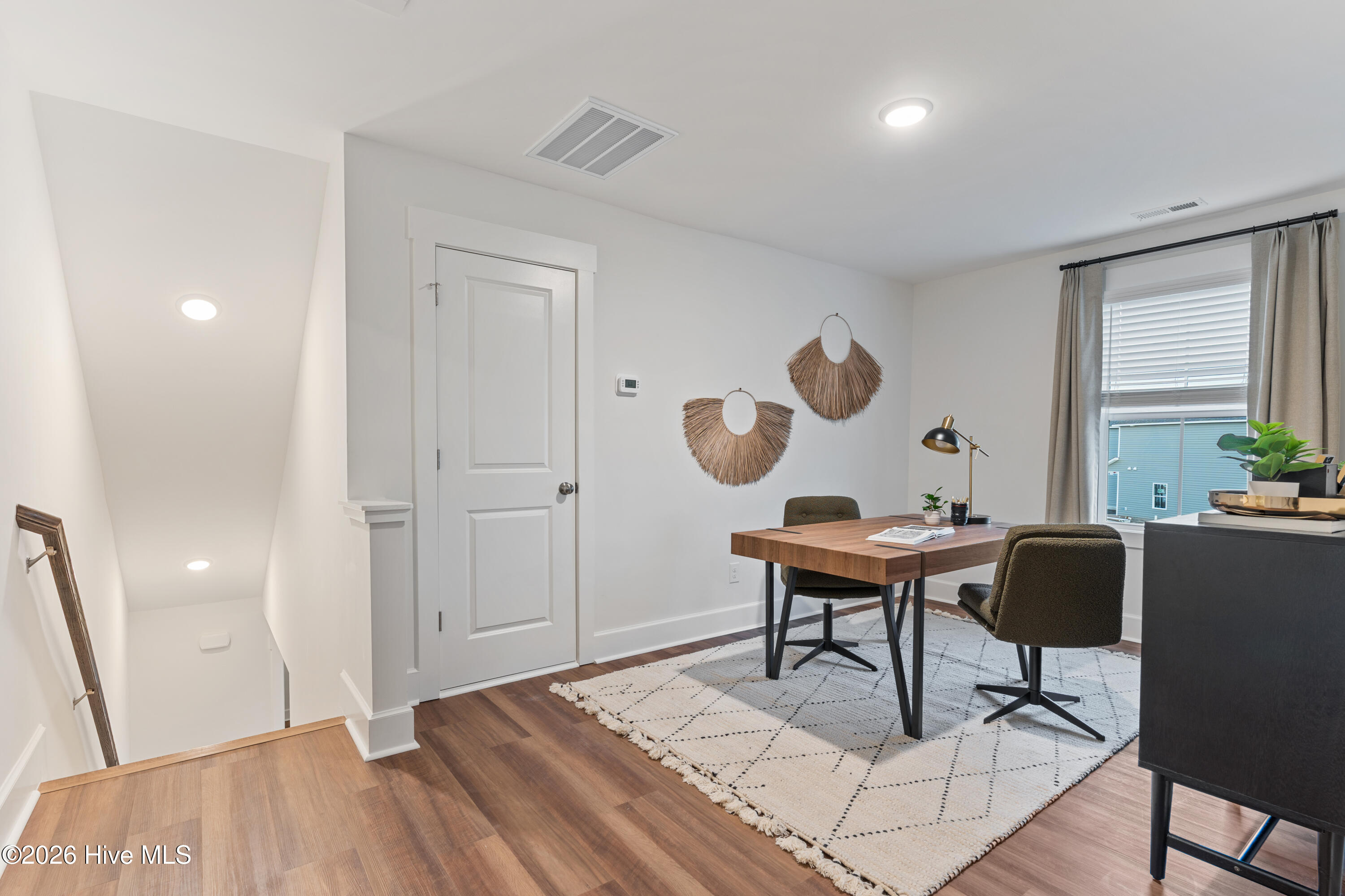 100564170 | Photo 18