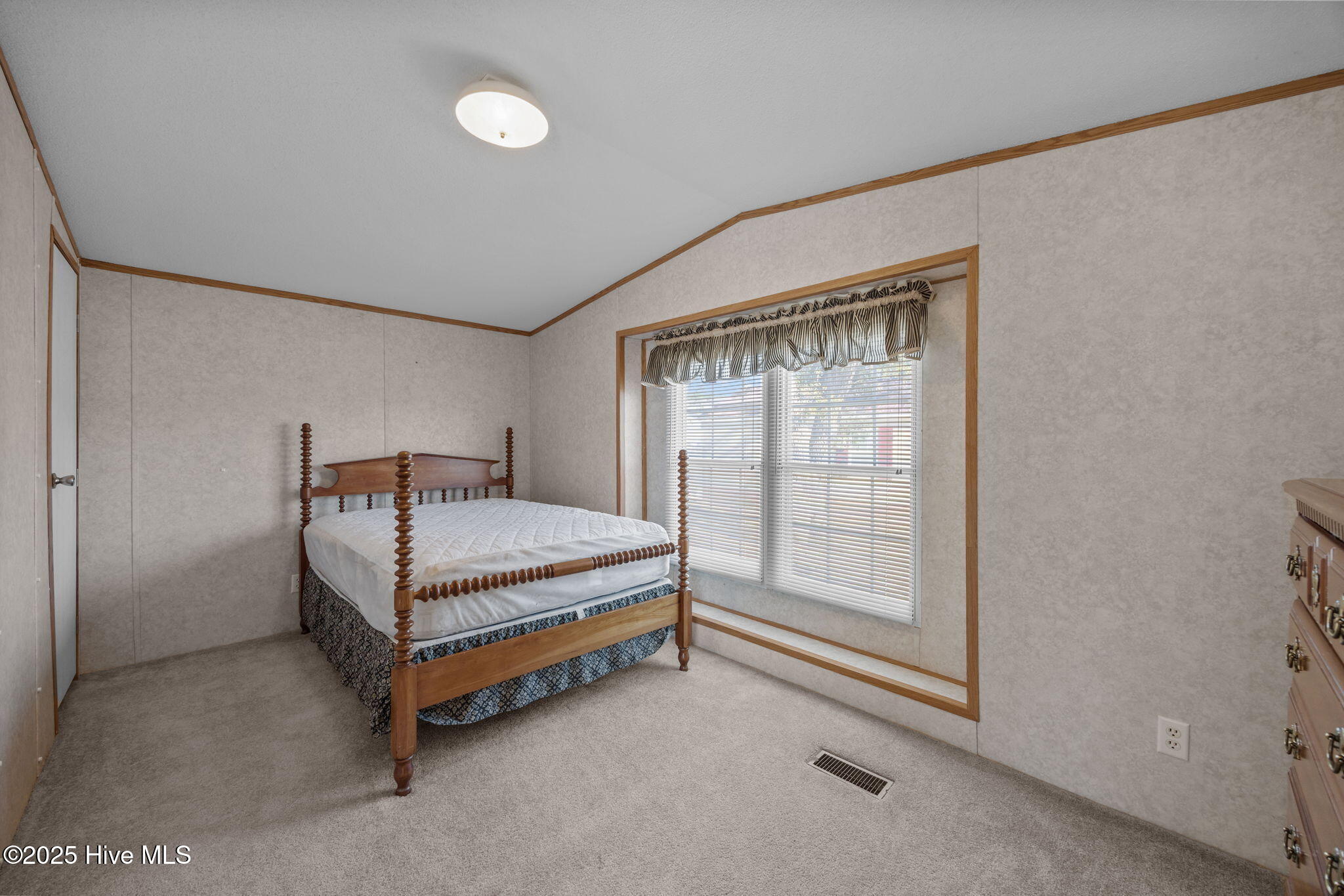 100545328 | Photo 28