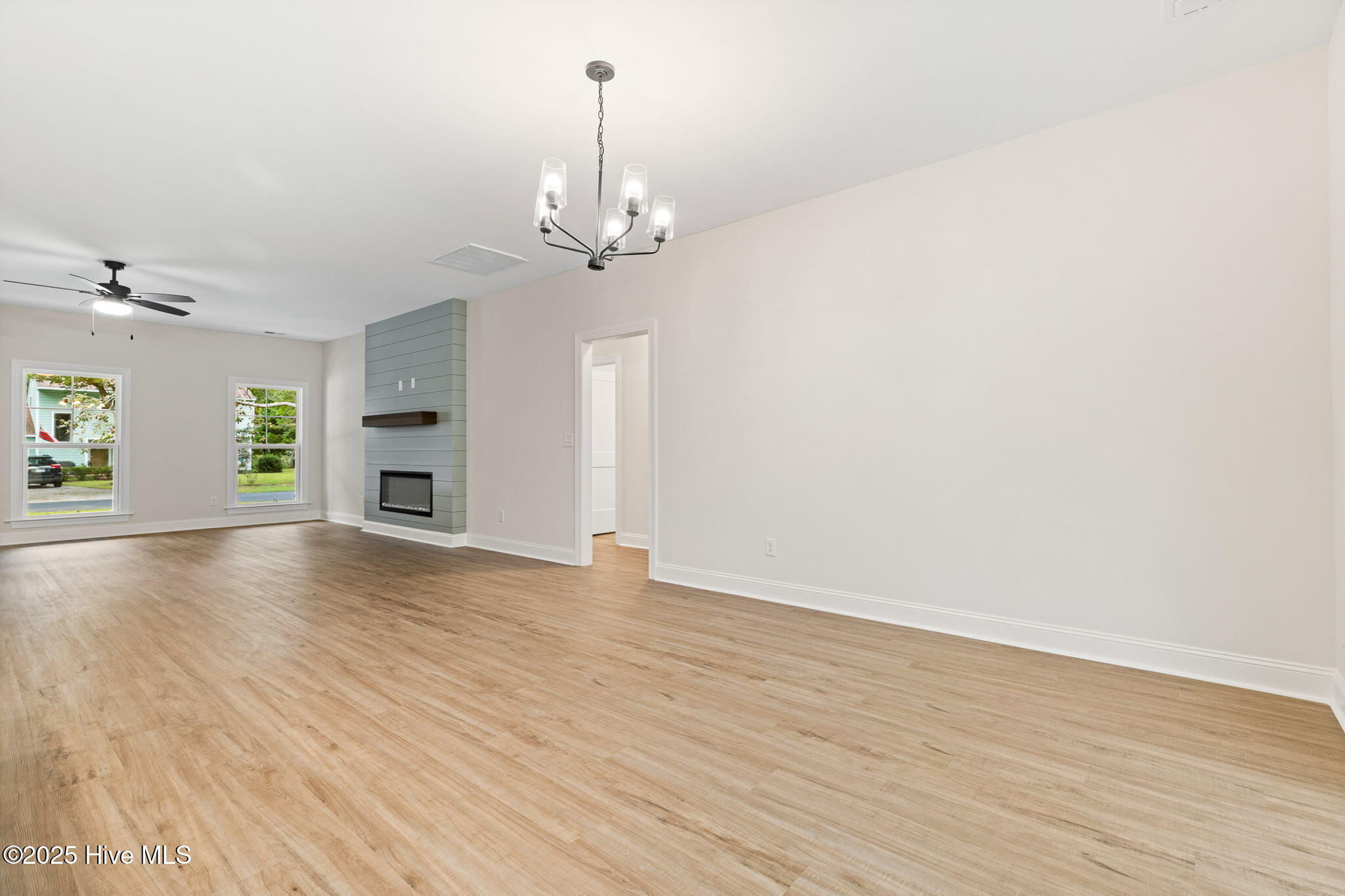 100513726 | Photo 26