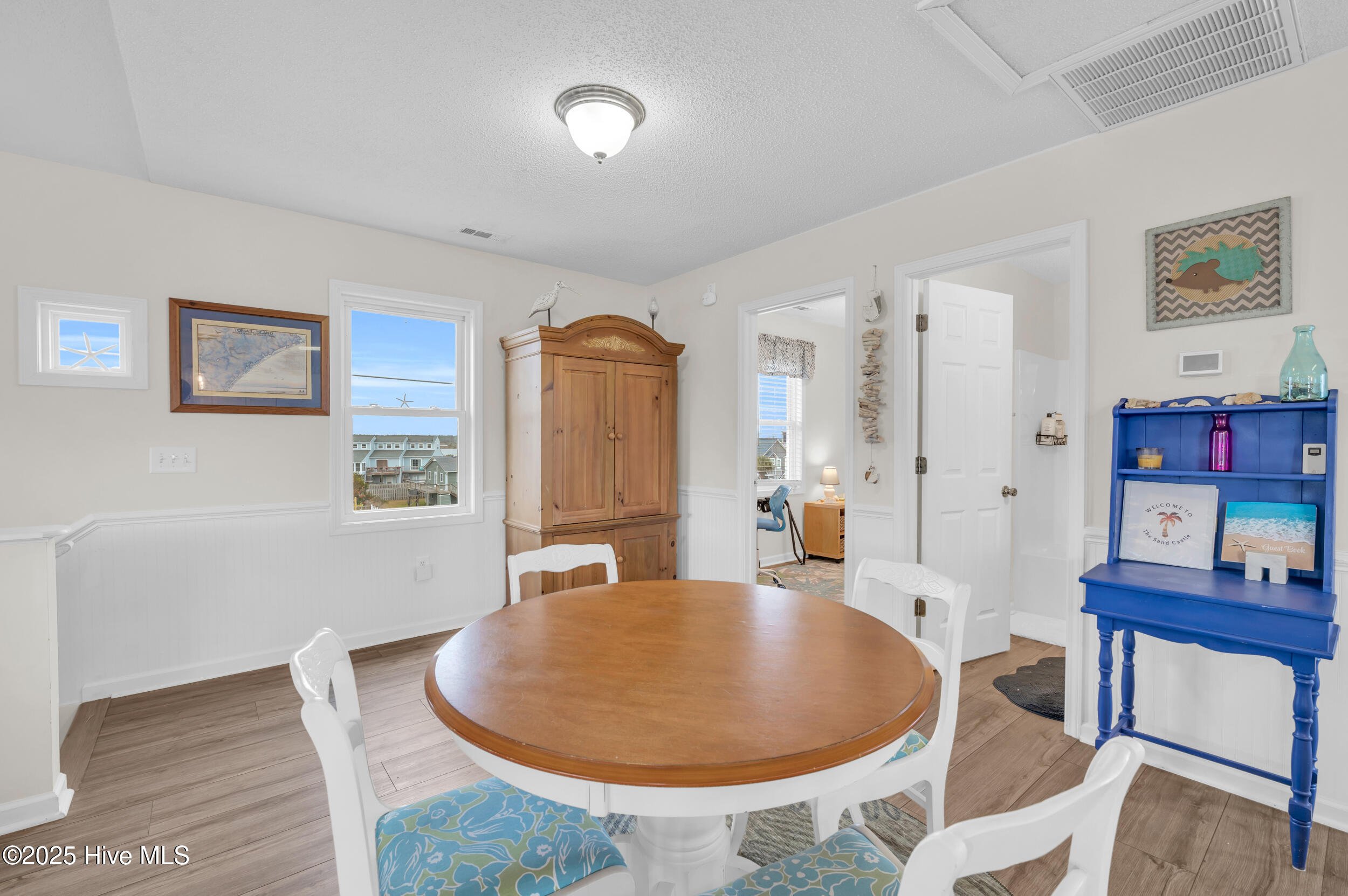 100543103 | Photo 24