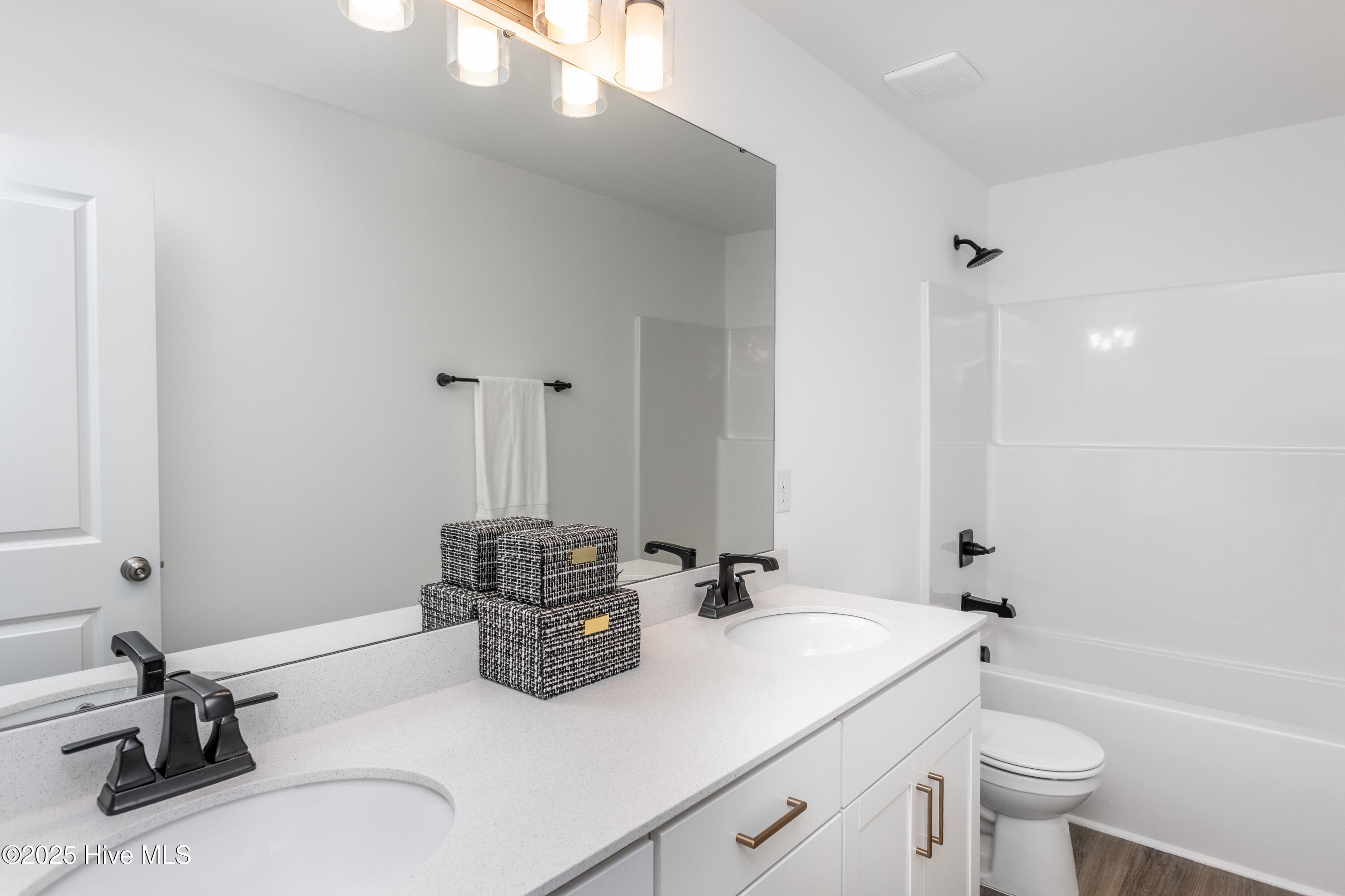 100507421 | Photo 15