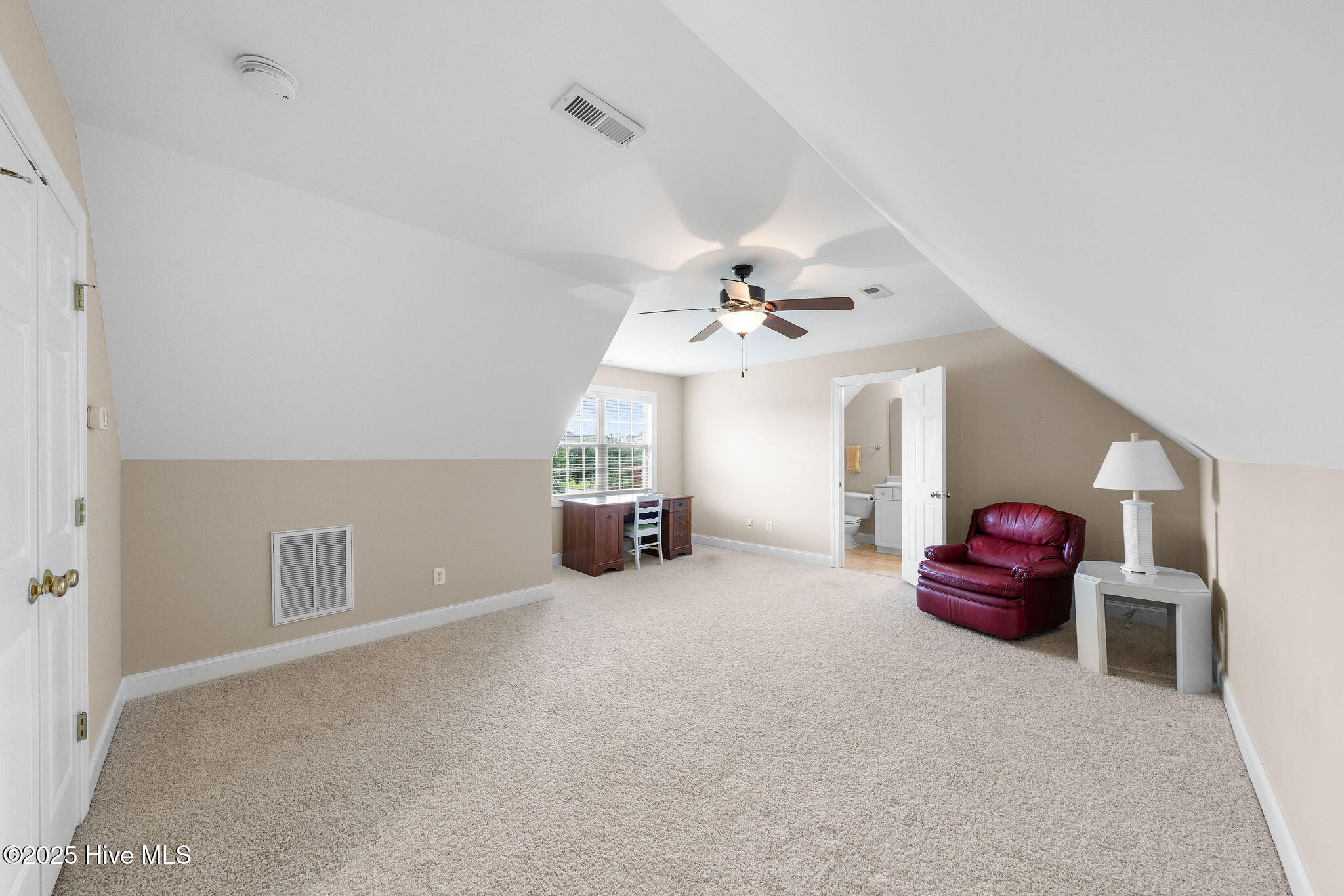 100524928 | Photo 33