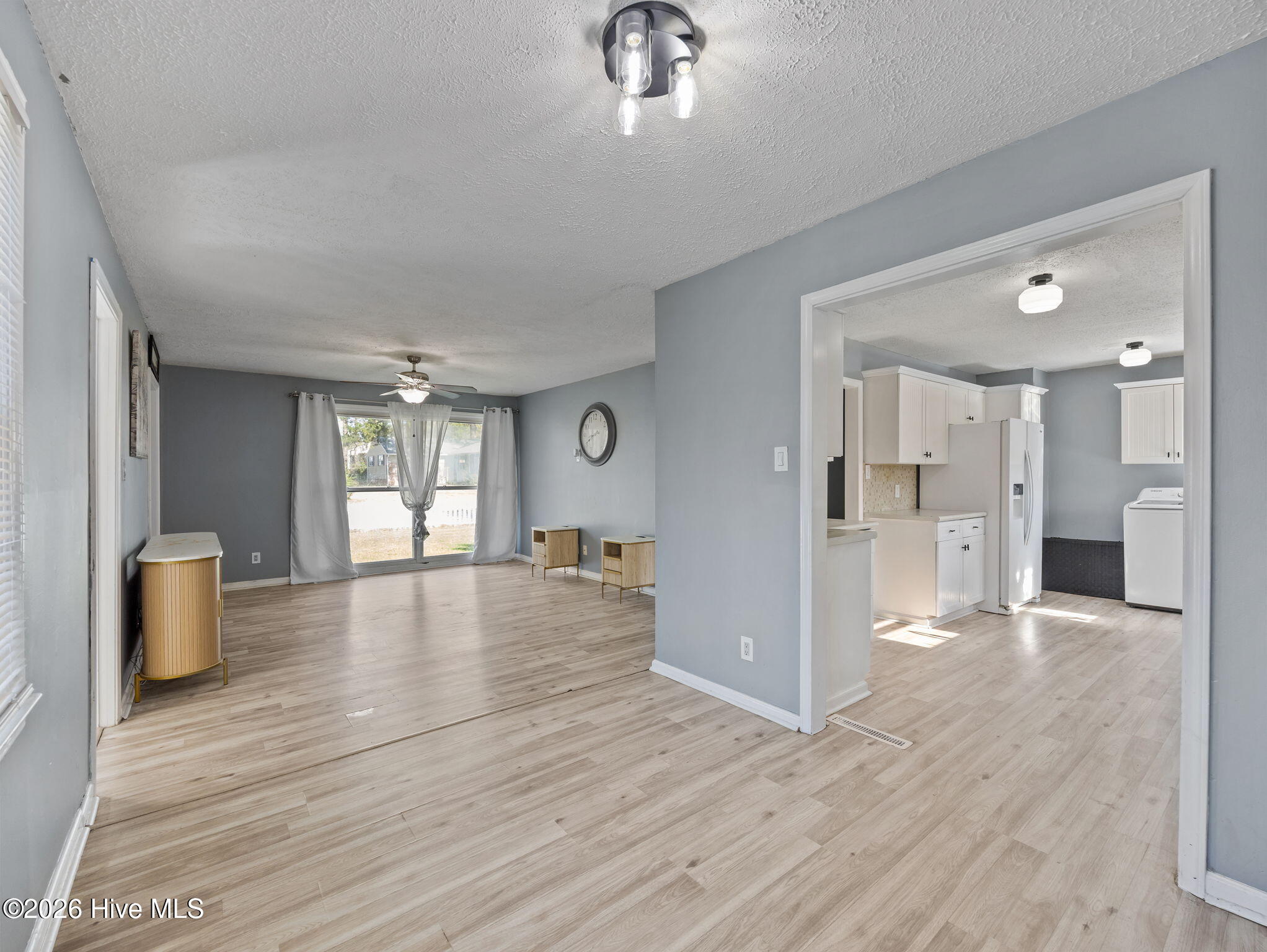 100563356 | Photo 14