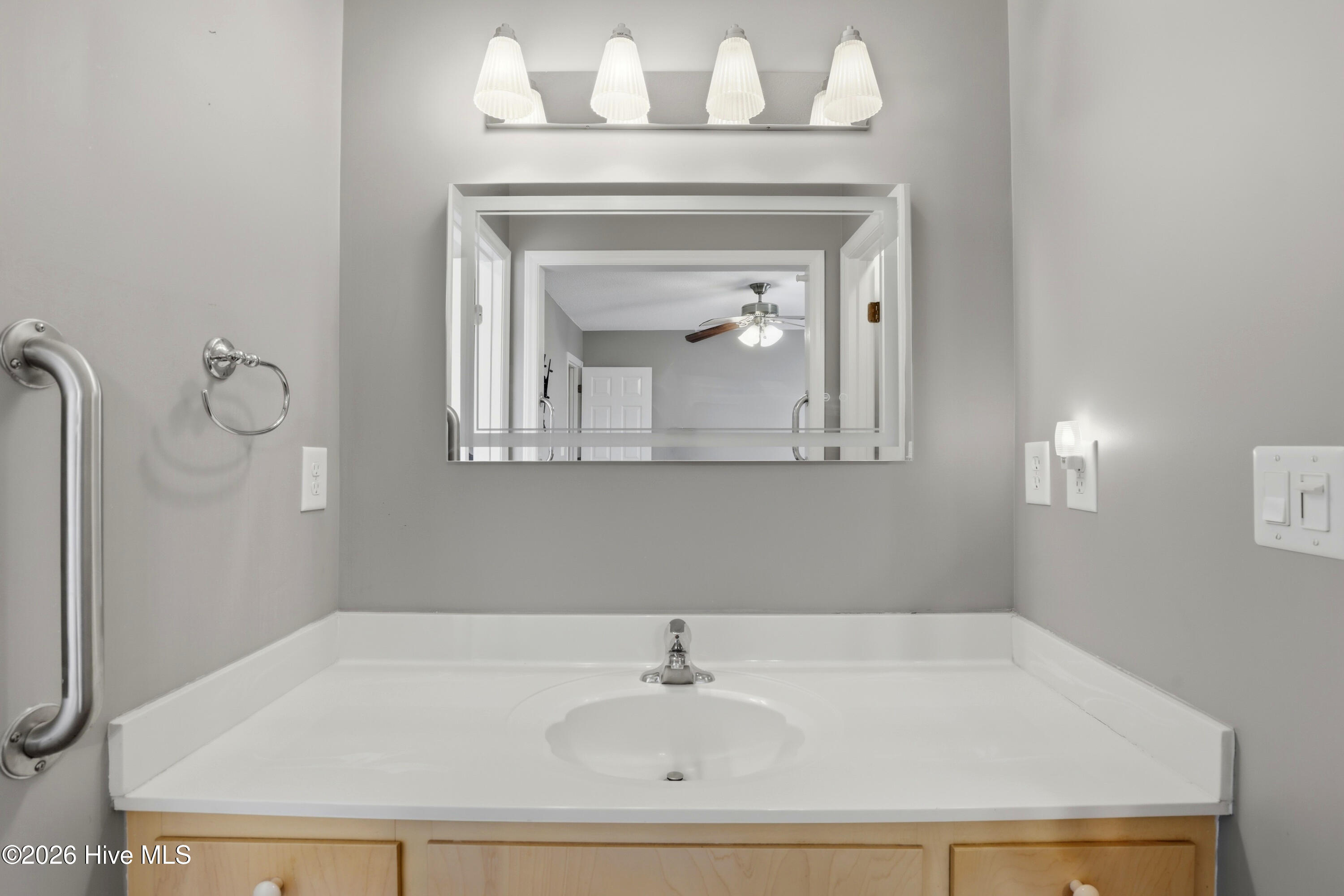 100553315 | Photo 15