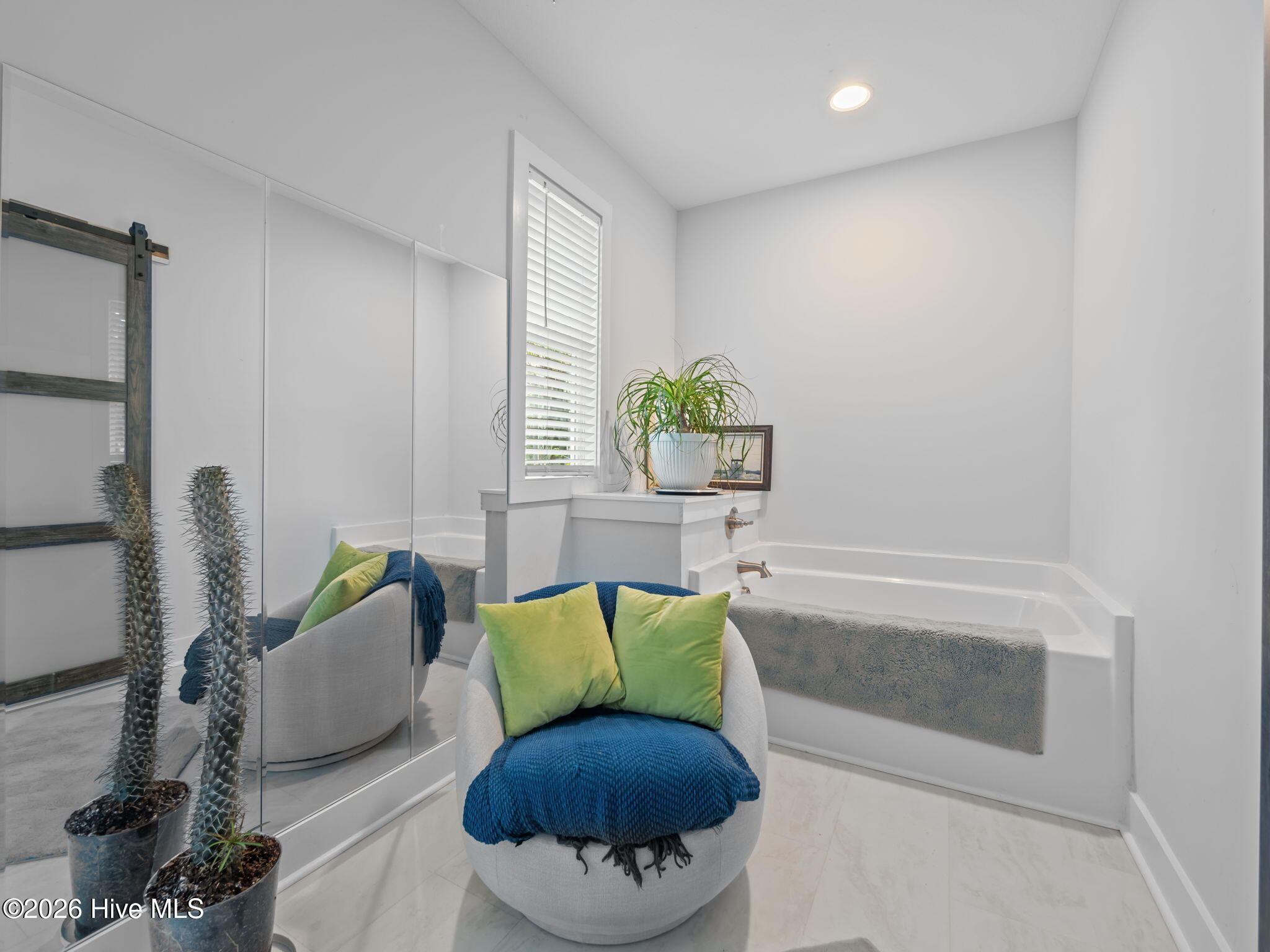 100547615 | Photo 20