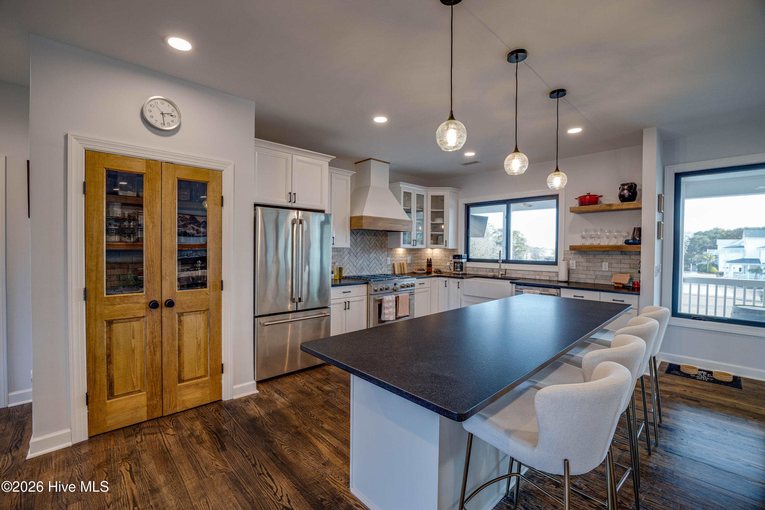 100548978 | Photo 12