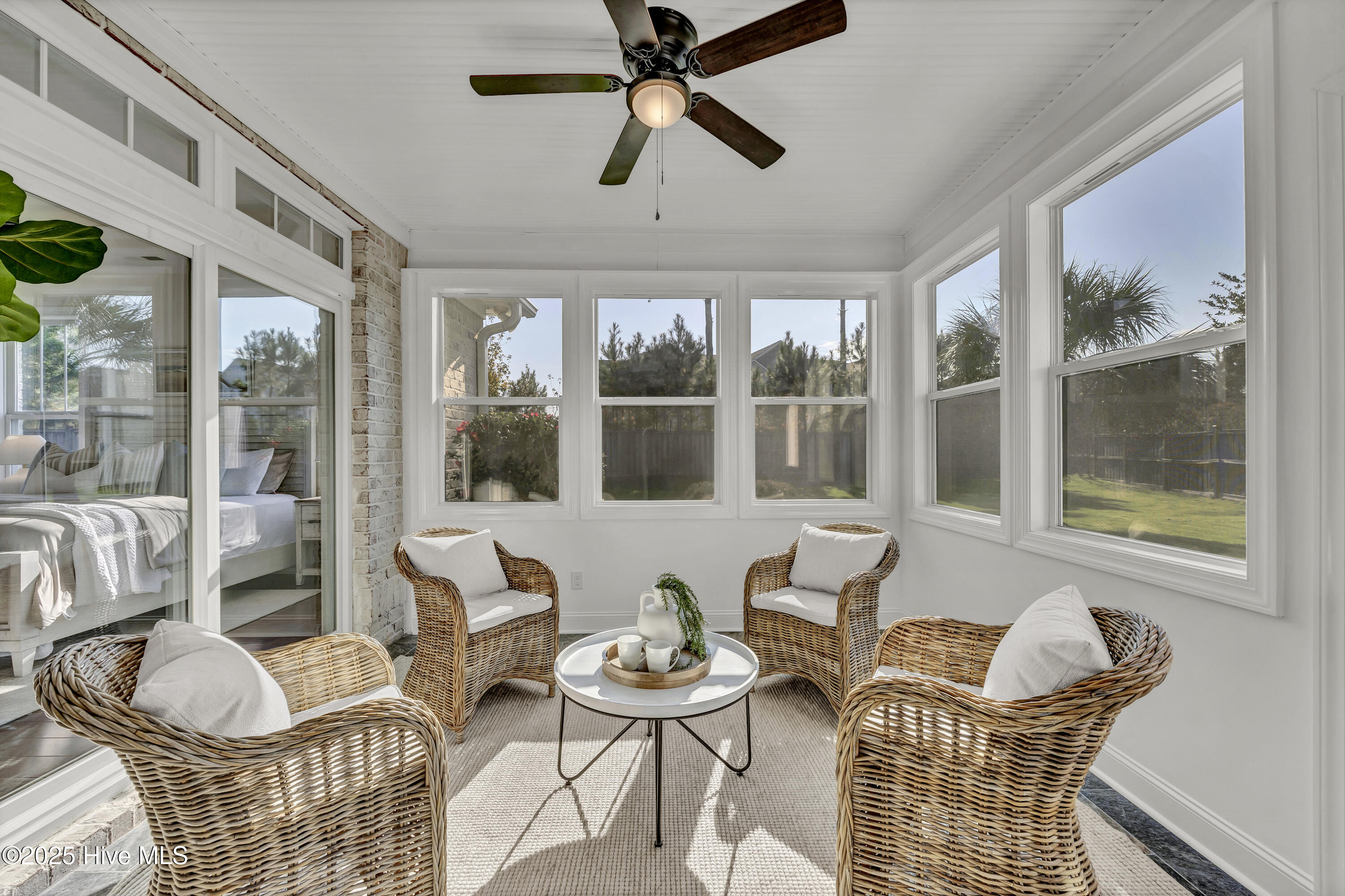 100542257 | Photo 11