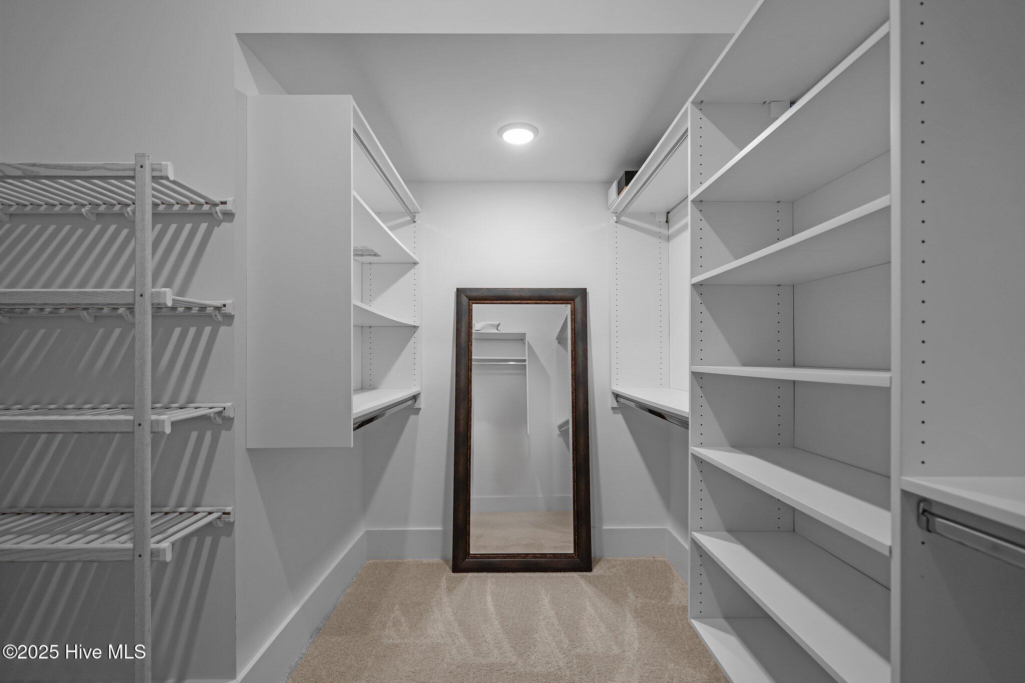 100564627 | Photo 33