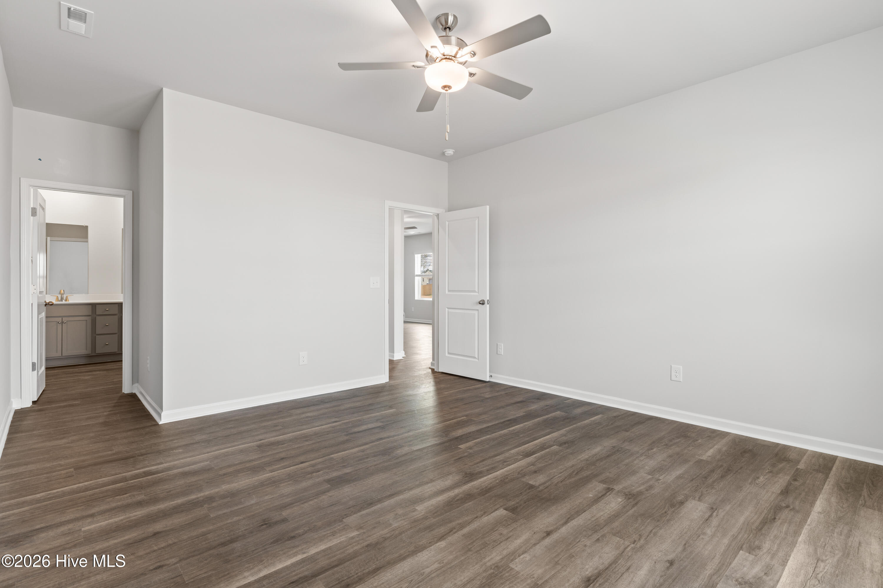 100538975 | Photo 16