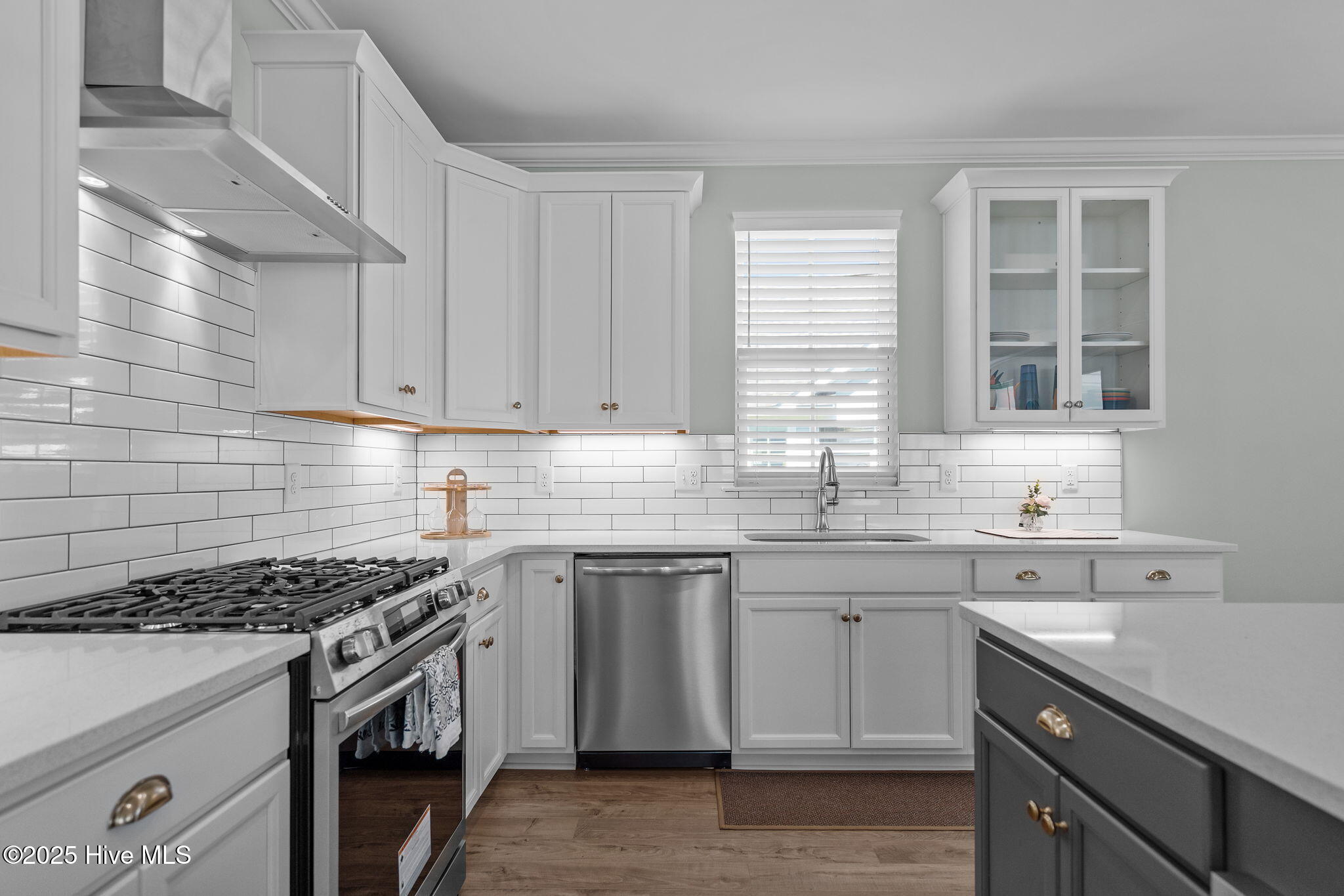 100554205 | Photo 14