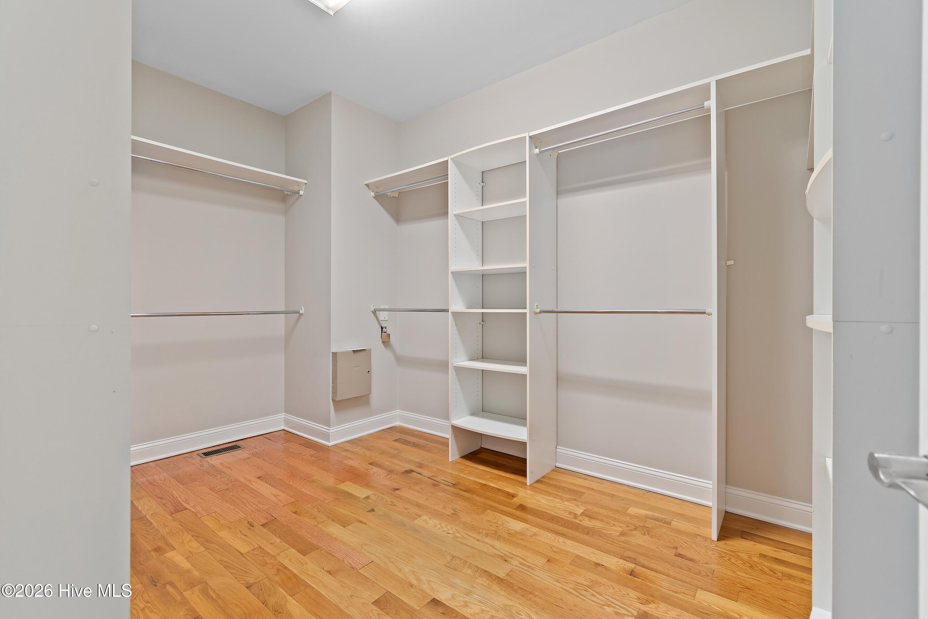 100568662 | Photo 29