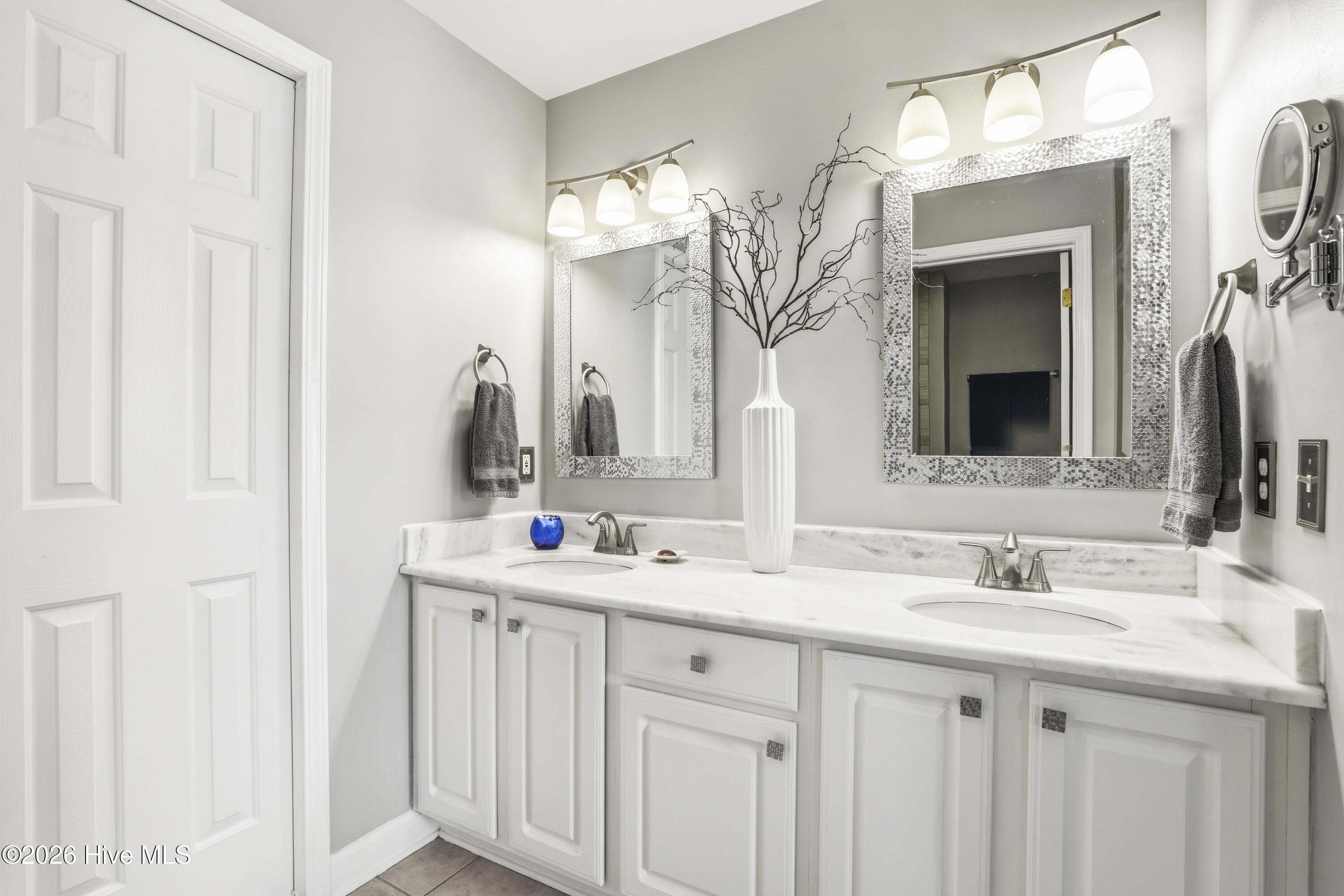 100564419 | Photo 23