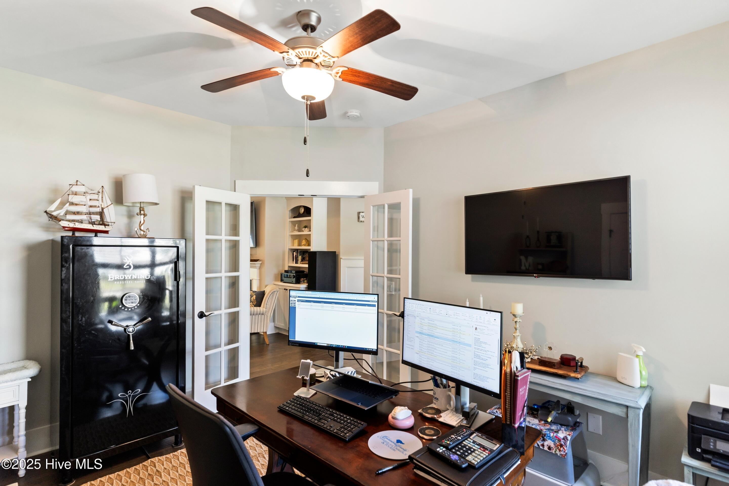 100527117 | Photo 19