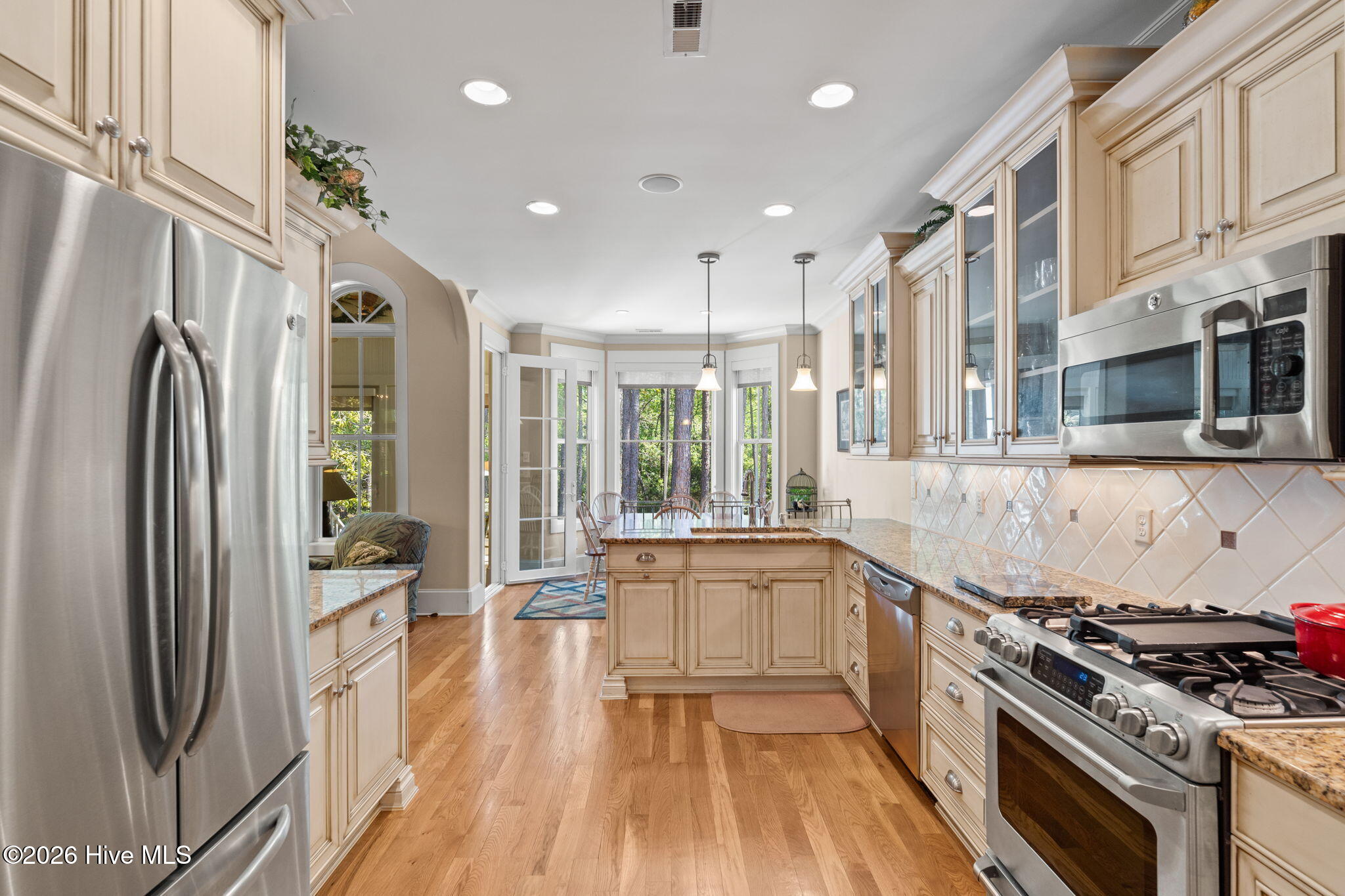 100567899 | Photo 33